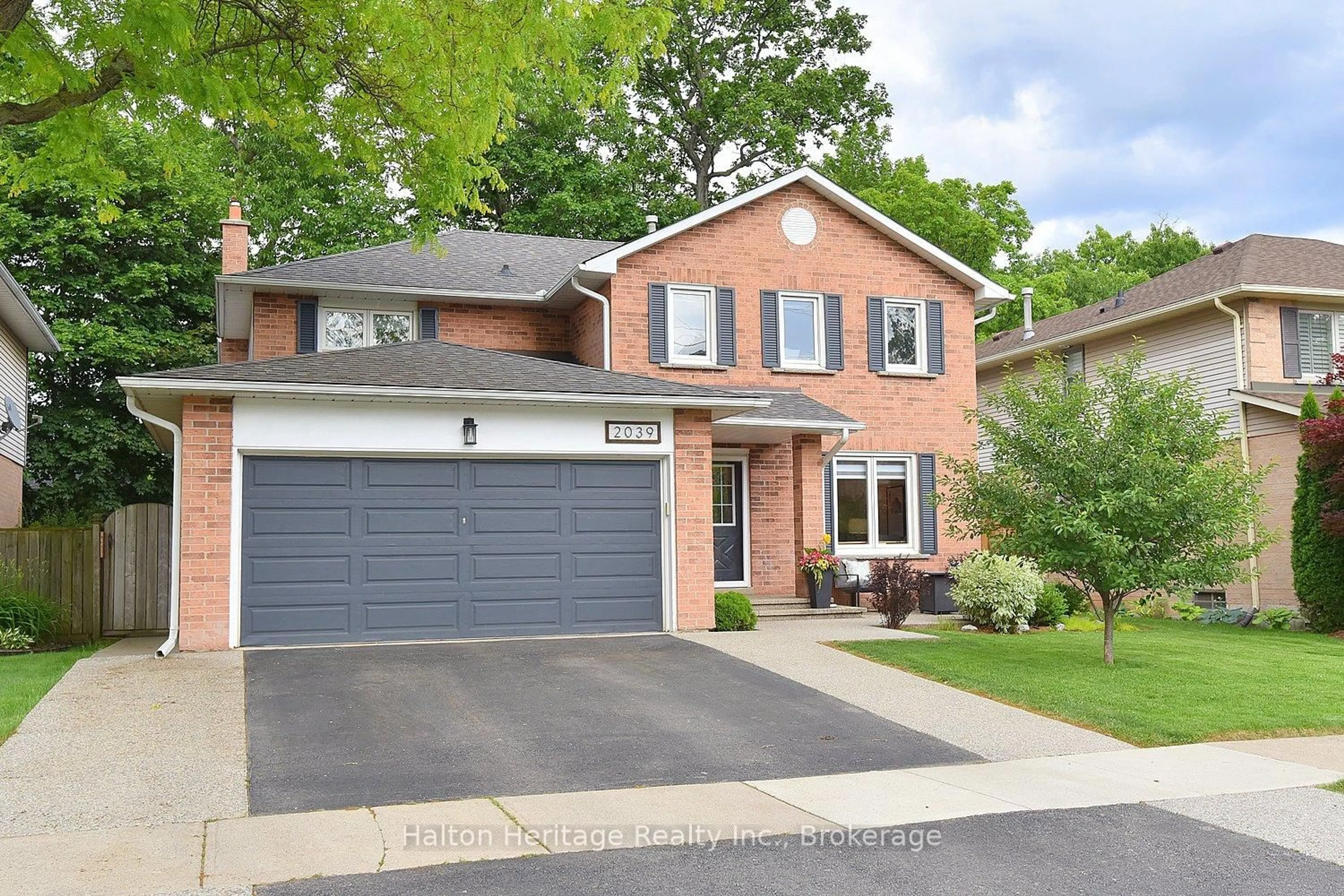 Home with brick exterior material, street for 2039 Hunters Wood Dr, Burlington Ontario L7M 2V5