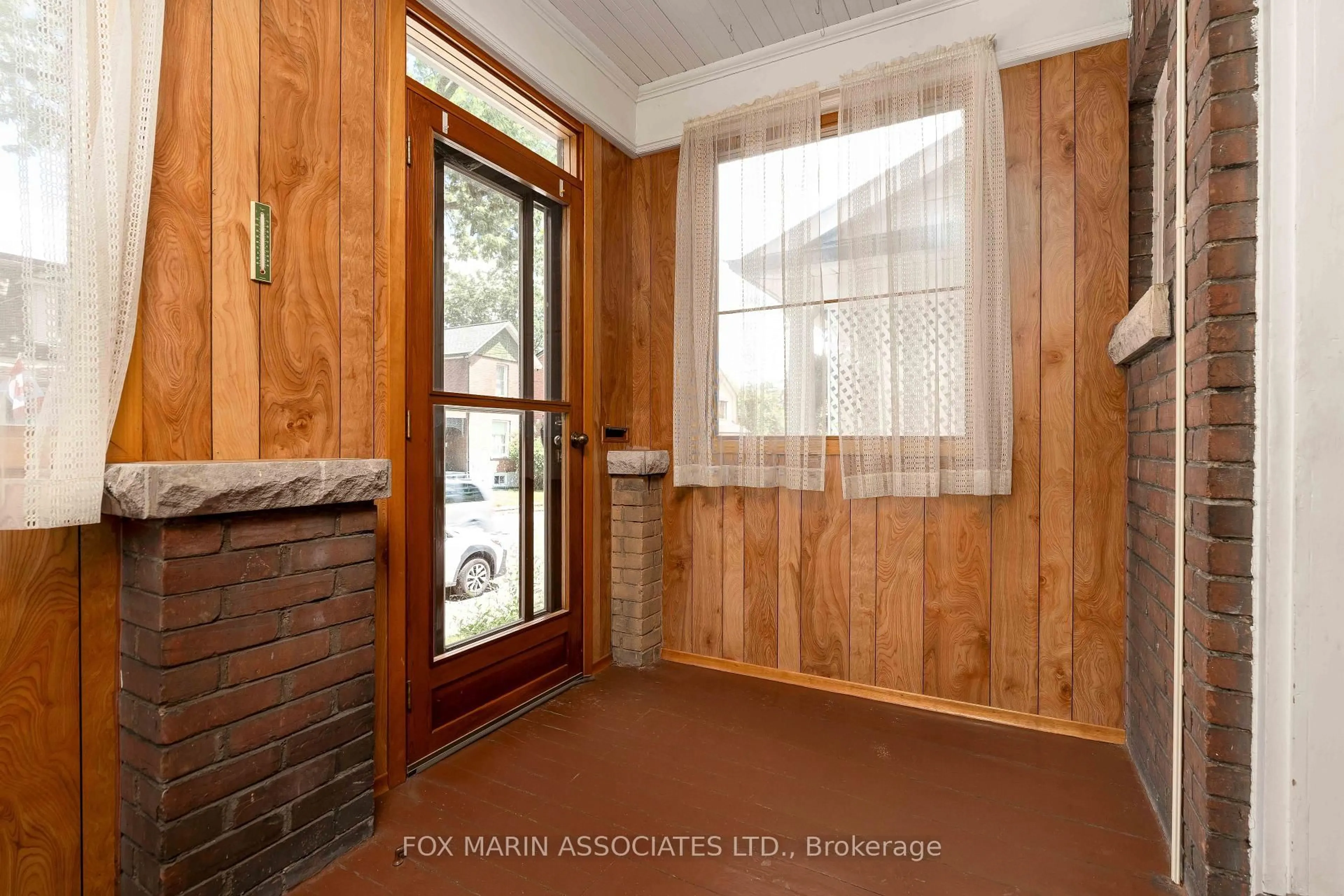 Indoor entryway for 25 Wanda Rd, Toronto Ontario M6P 1C4