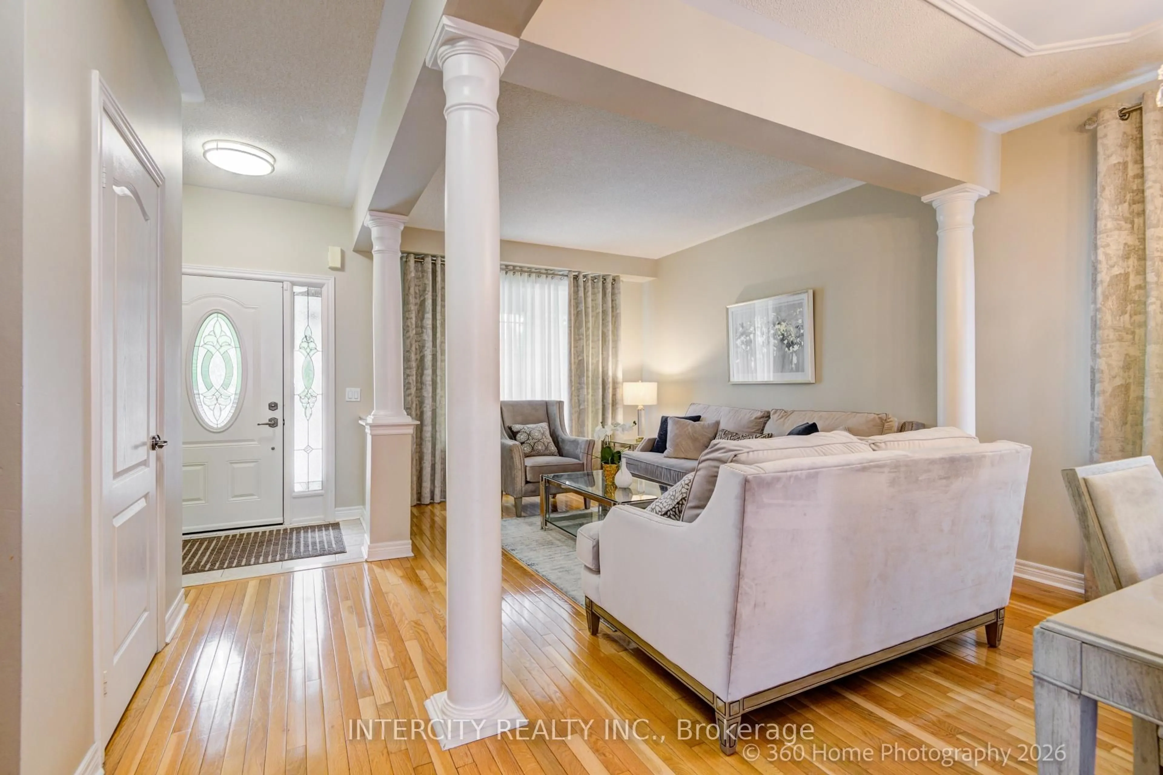 Living room with furniture, unknown for 27 Modesto Cres, Brampton Ontario L6P 1K2