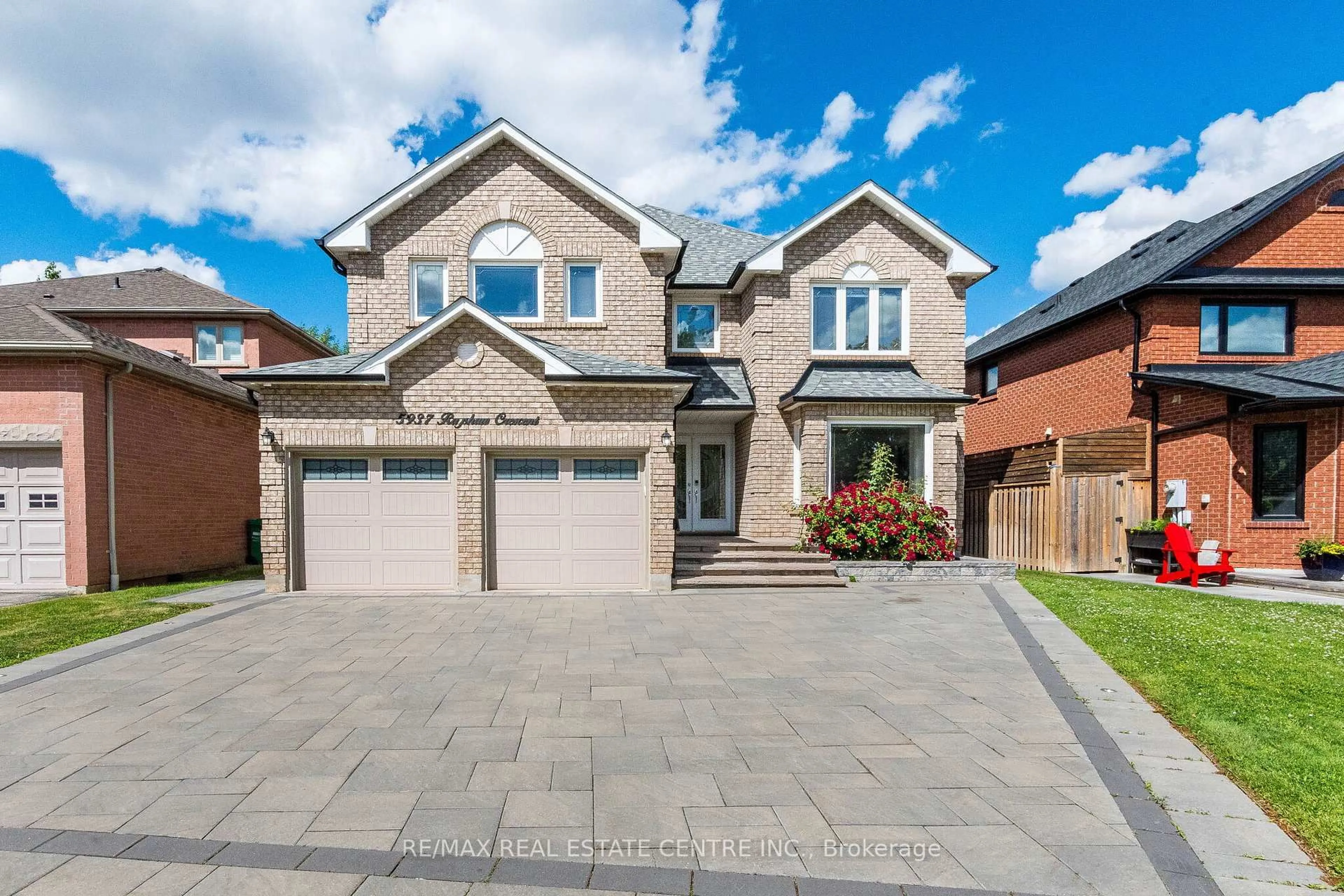 Home with brick exterior material, street for 5937 Rayshaw Cres, Mississauga Ontario L5M 2P1