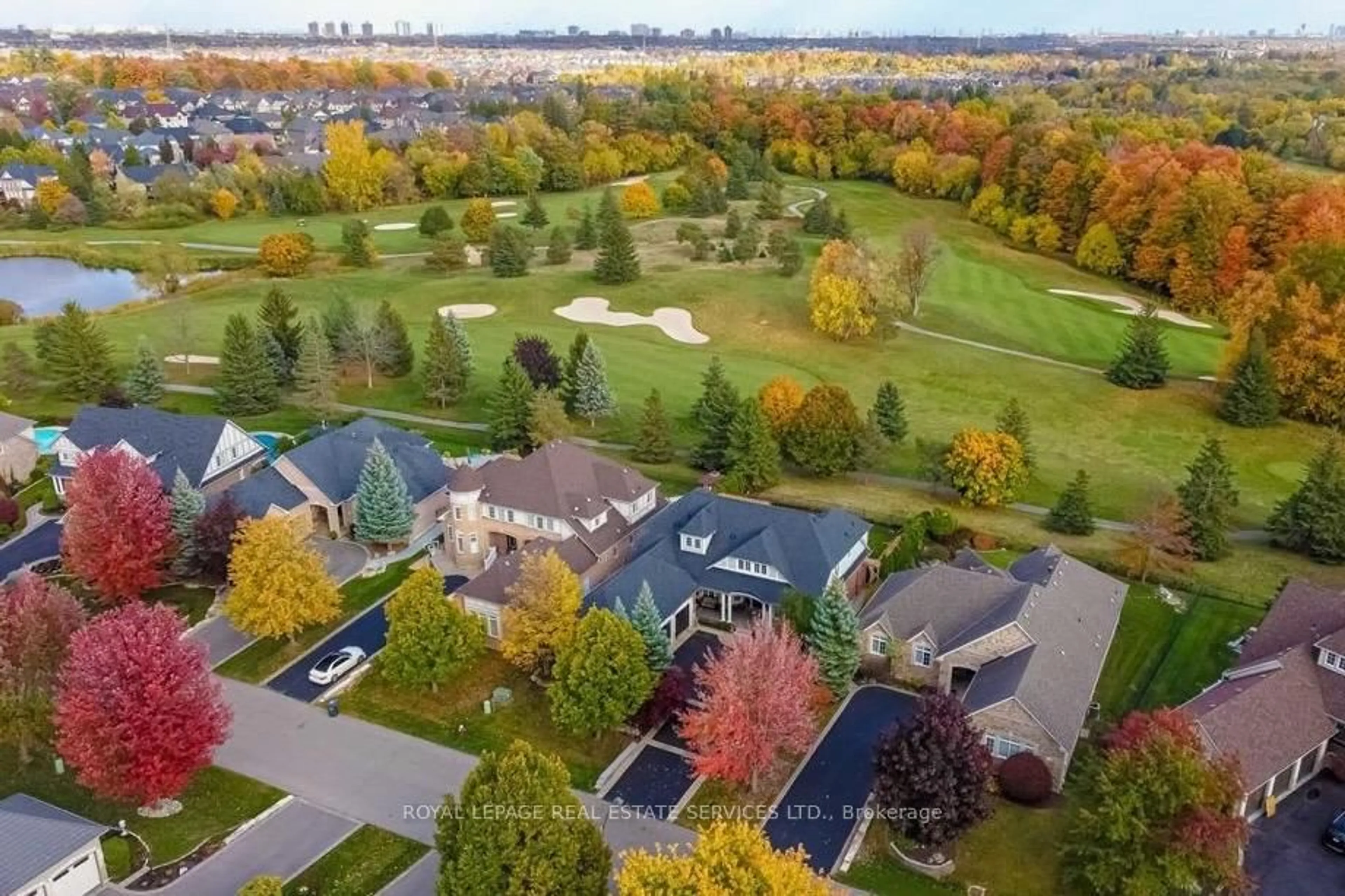 A pic from outside/outdoor area/front of a property/back of a property/a pic from drone, unknown for 35 Links Lane, Brampton Ontario L6Y 5H2