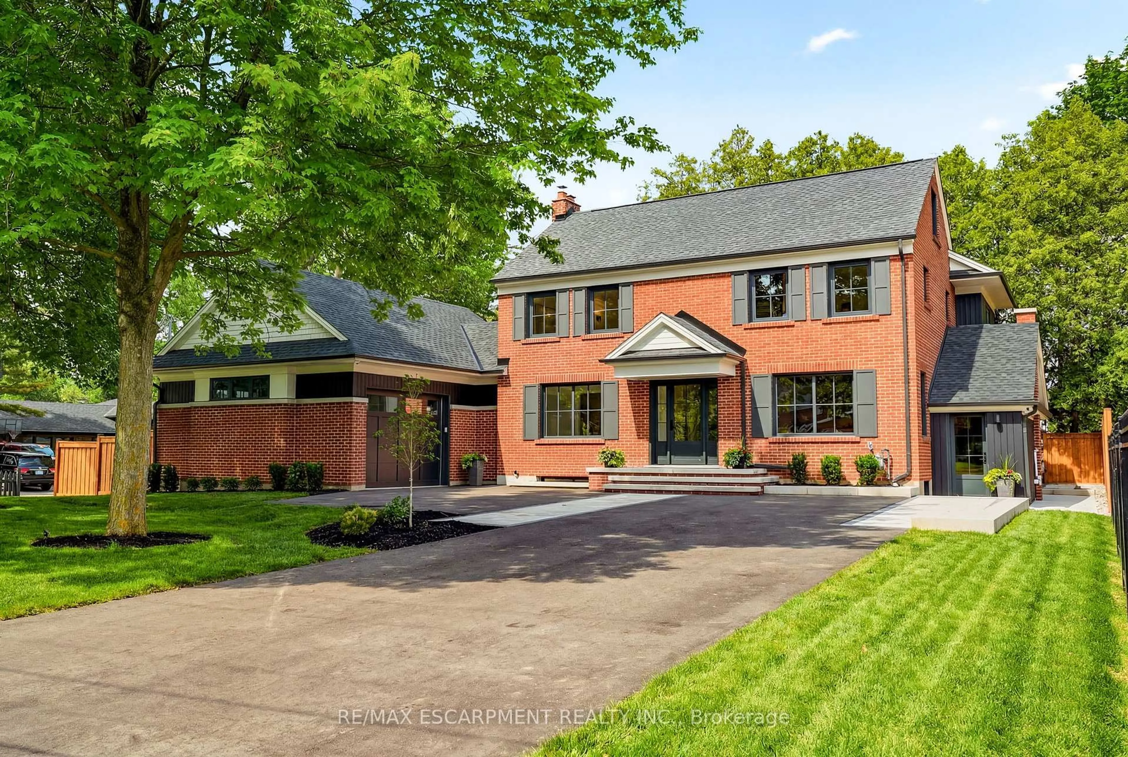 Home with brick exterior material, street for 727 King Rd, Burlington Ontario L7T 3K5