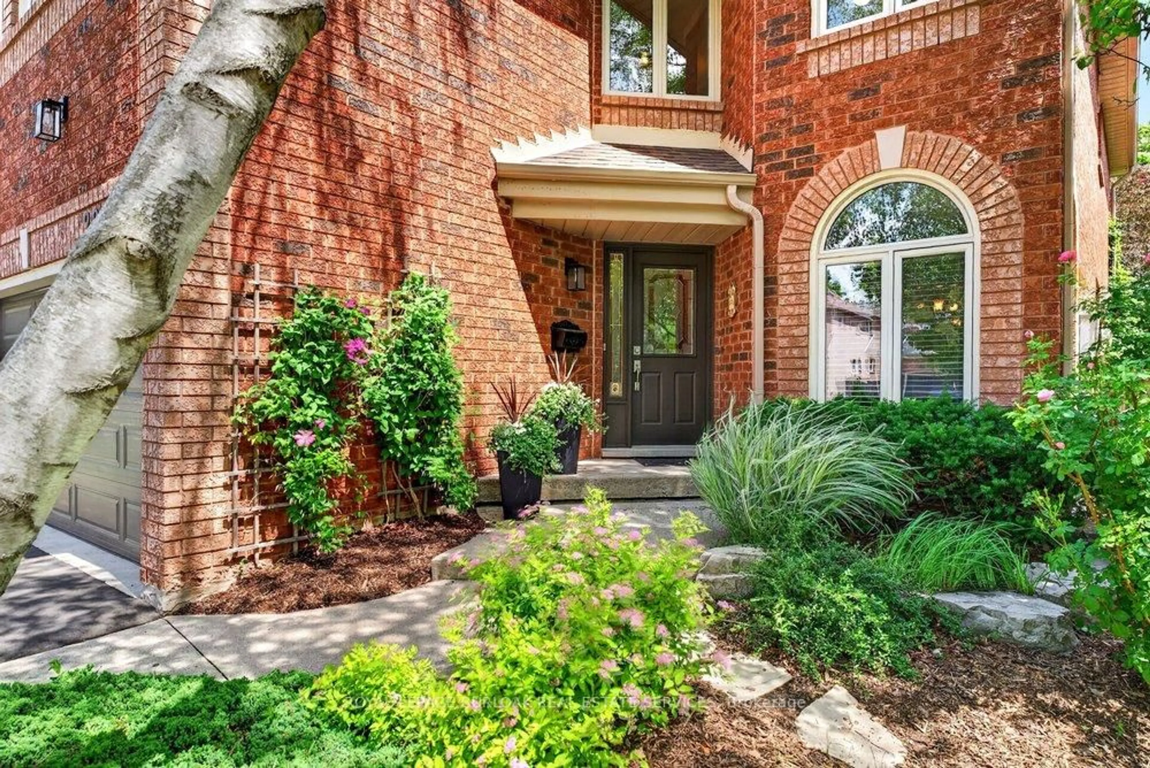 Home with brick exterior material, street for 2255 Vista Oak Rd, Oakville Ontario L6M 3L8