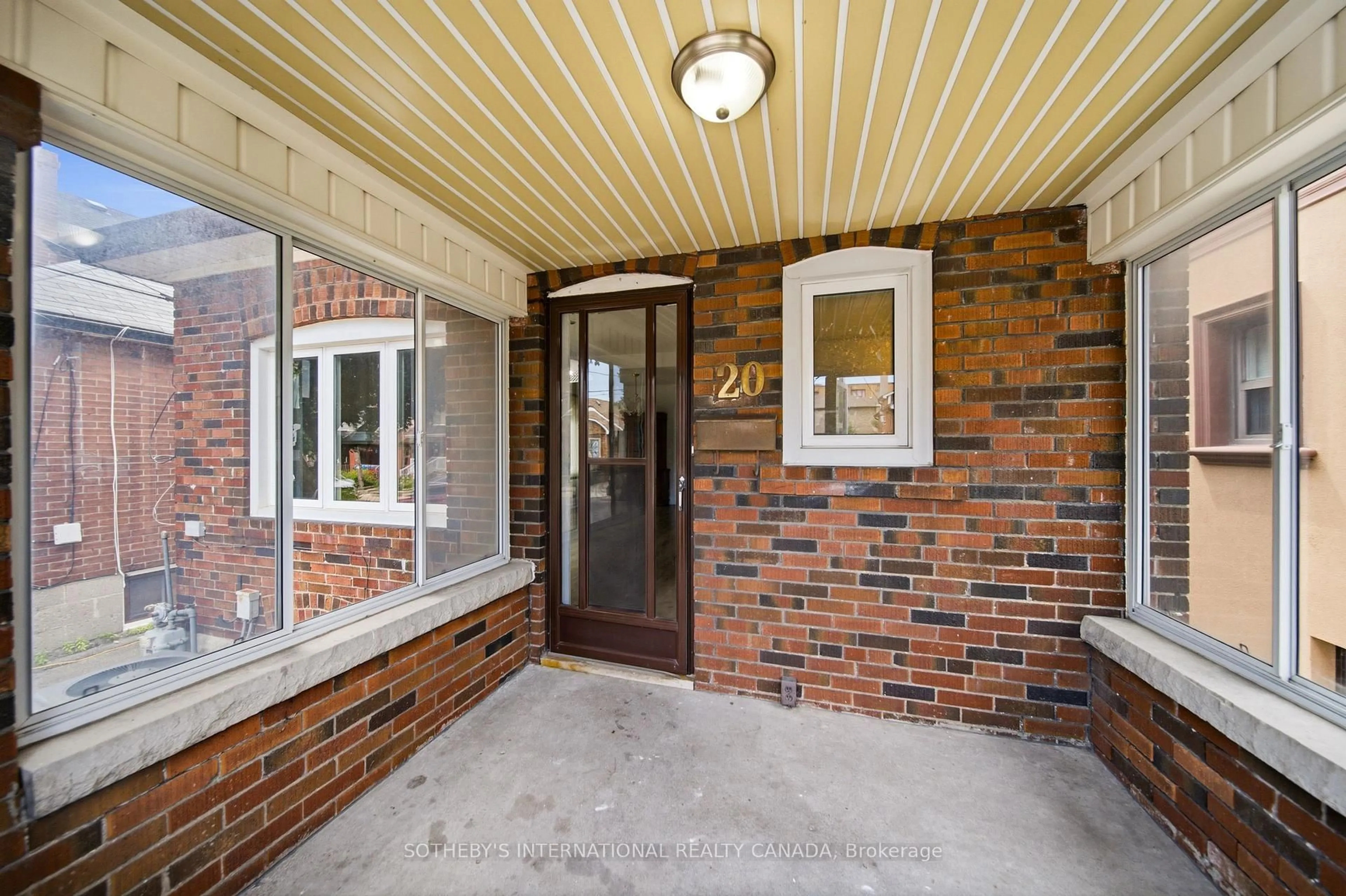 Unknown for 20 Bicknell Ave, Toronto Ontario M6M 4G3