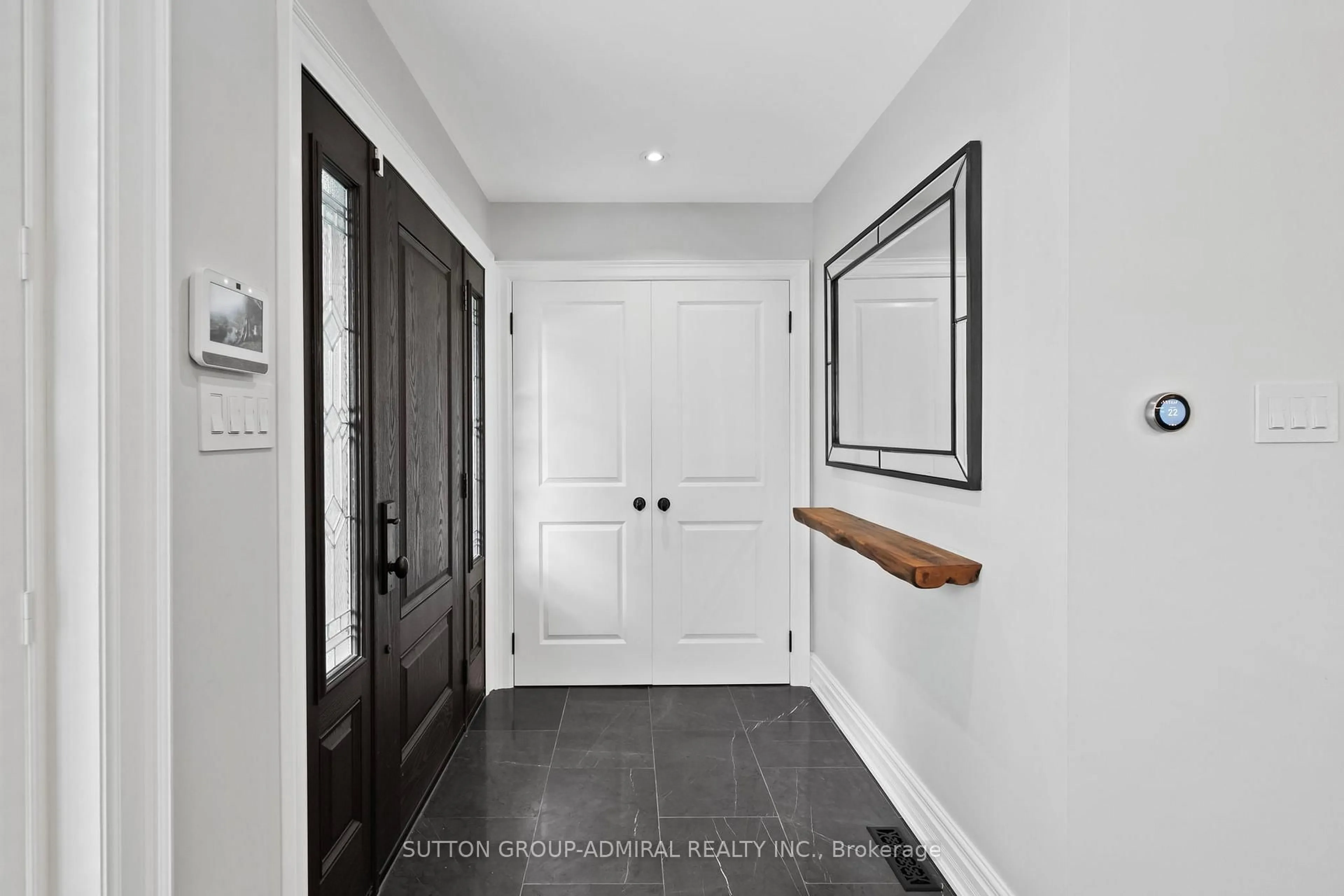 Indoor entryway for 1281 Landfair Cres, Oakville Ontario L6H 2N5