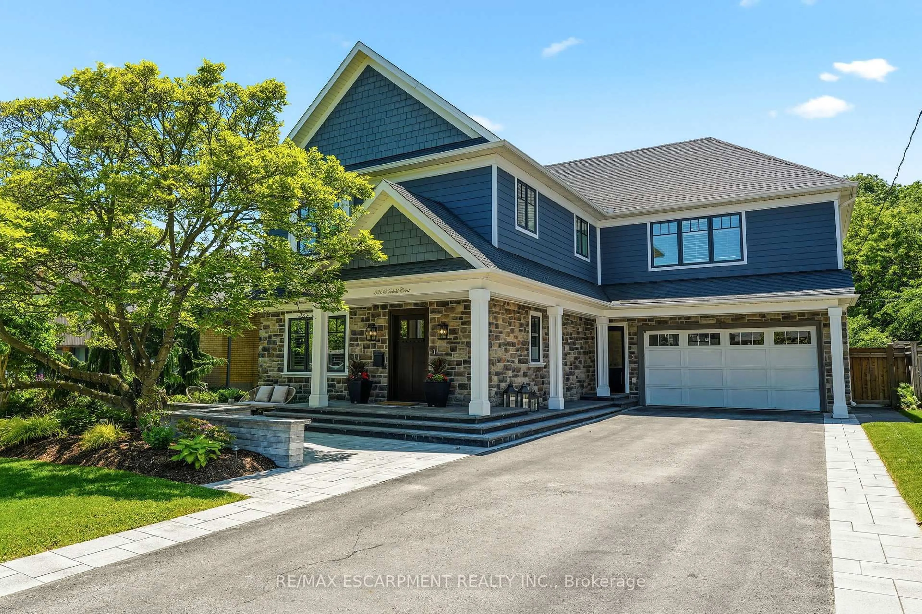 Home with vinyl exterior material, street for 336 Newbold Crt, Burlington Ontario L7R 2Y6