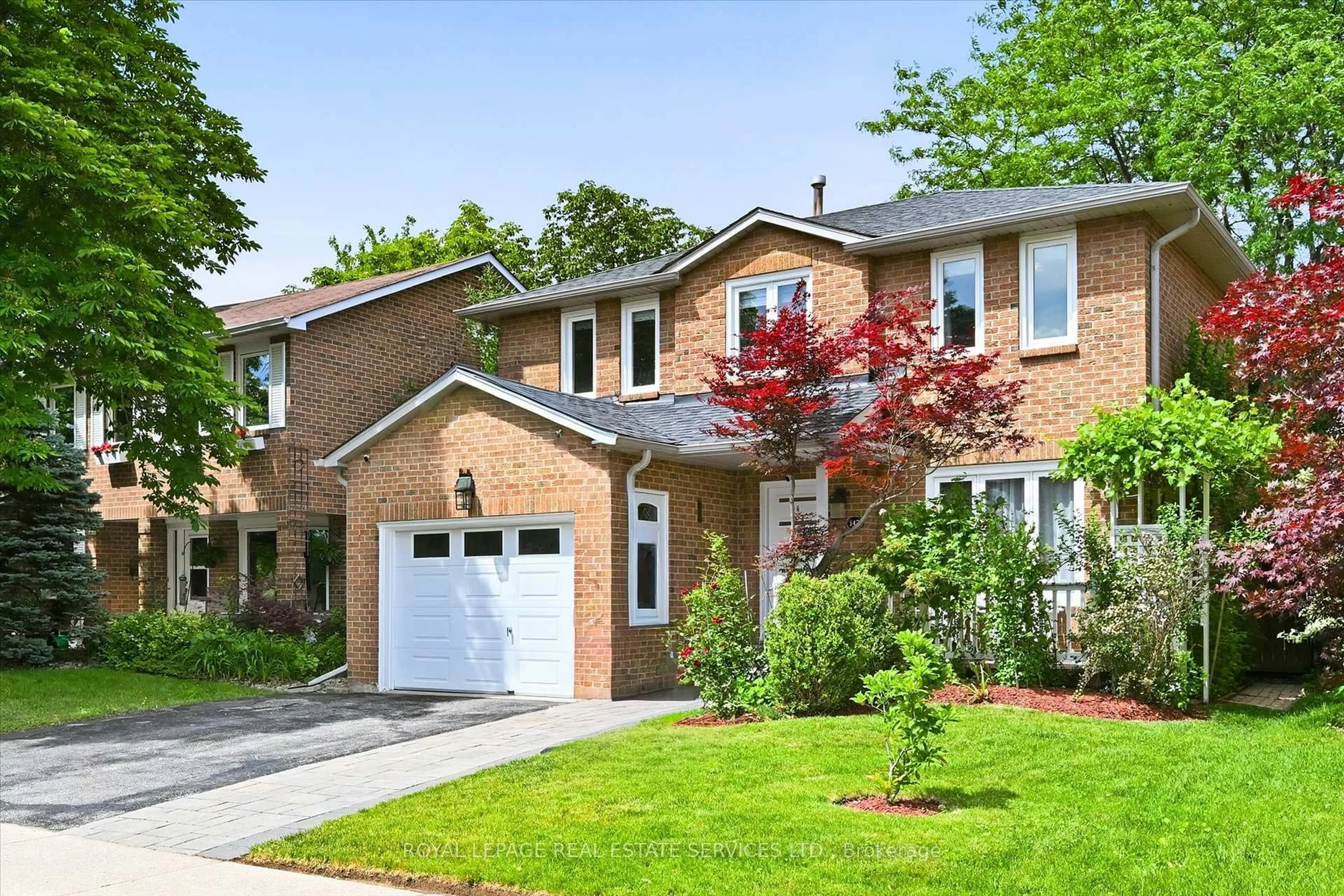 Home with brick exterior material, street for 147 Speyside Dr, Oakville Ontario L6L 5Y1