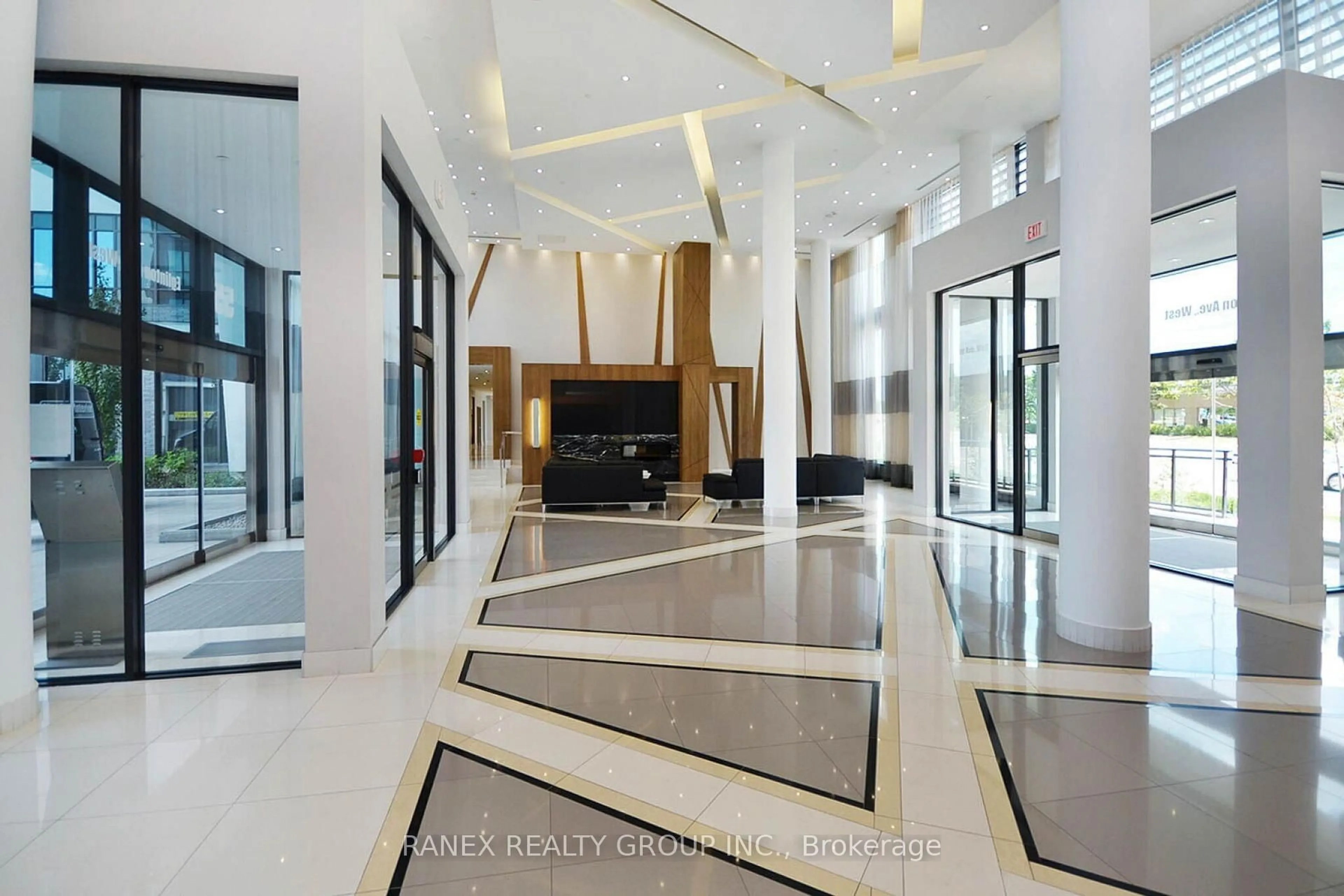 Indoor foyer for 75 Eglinton Ave #2106, Mississauga Ontario L5R 0E5