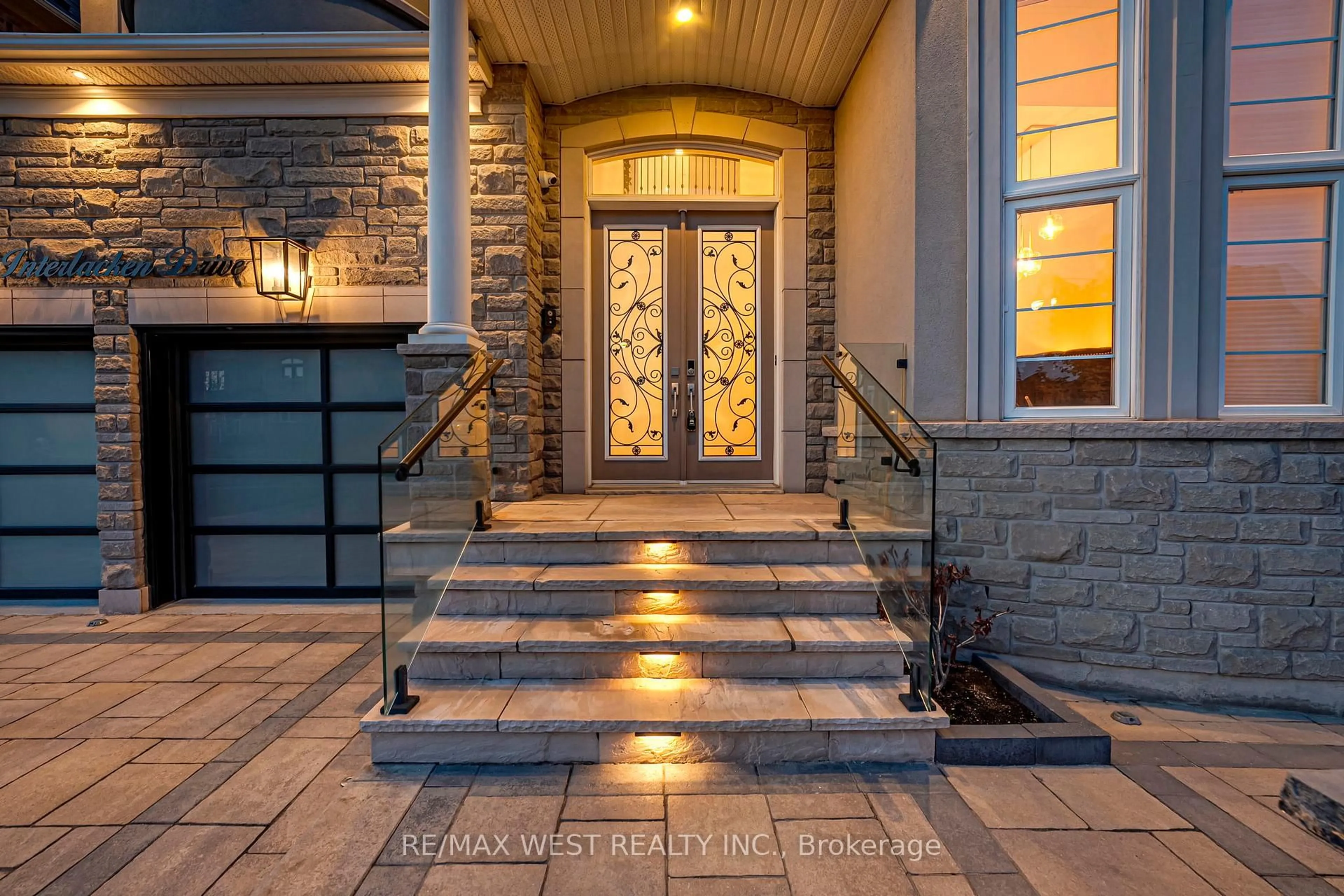 Indoor entryway for 9 Interlacken Dr, Brampton Ontario L6X 0Y1