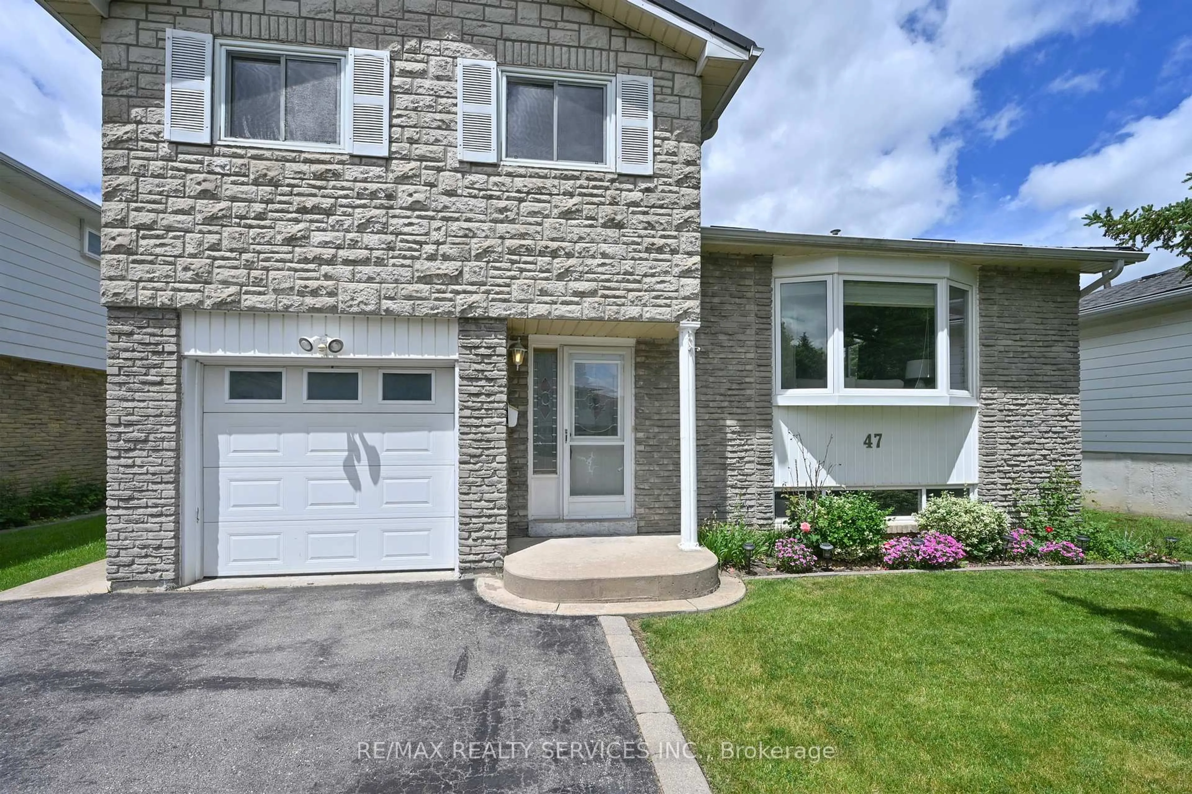 Home with brick exterior material, street for 47 Grassington Cres, Brampton Ontario L6S 1Z5