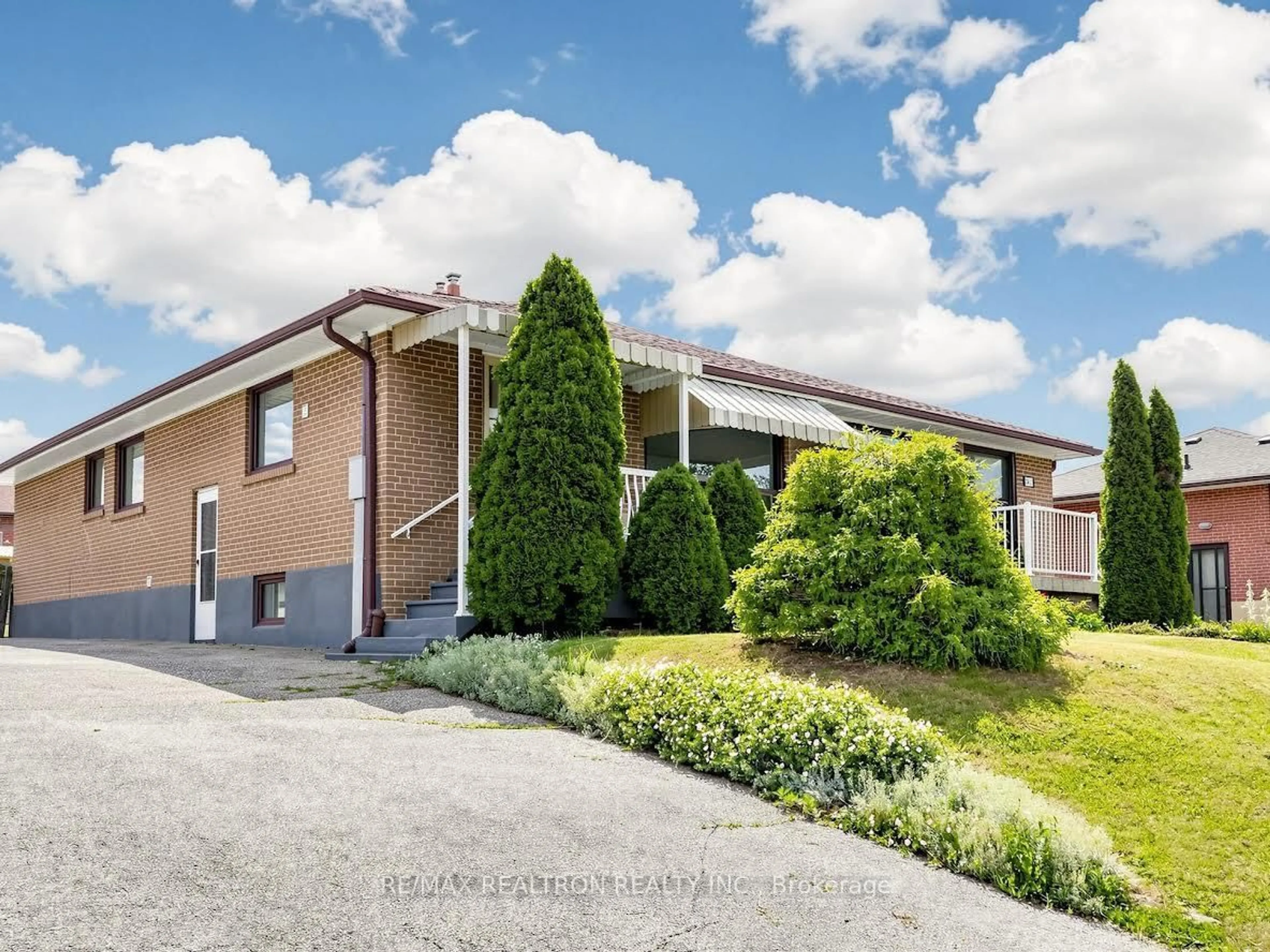 Unknown for 2613 Jane St, Toronto Ontario M3L 1R9