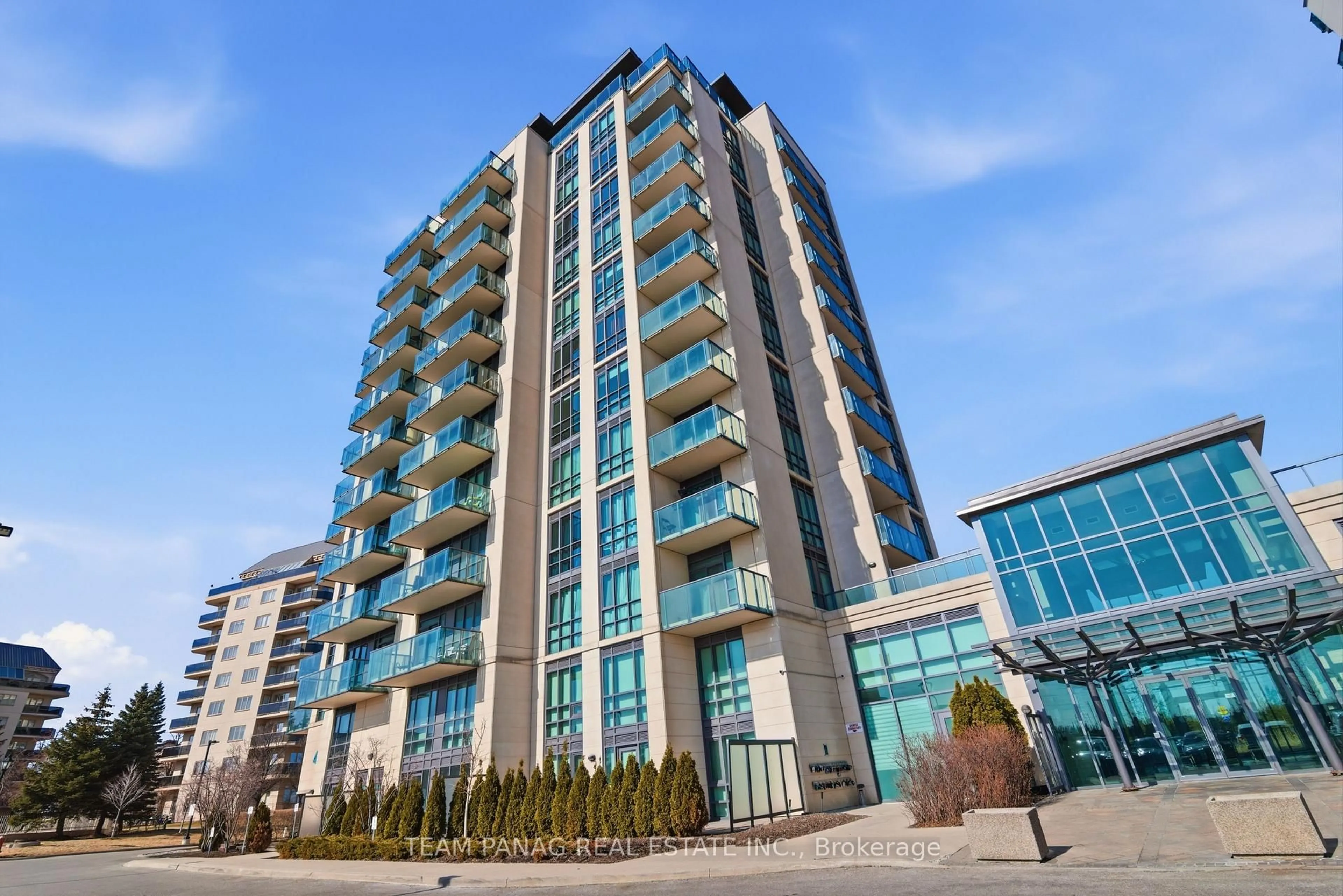 Patio, building for 45 Yorkland Blvd #209, Brampton Ontario L6P 4B4