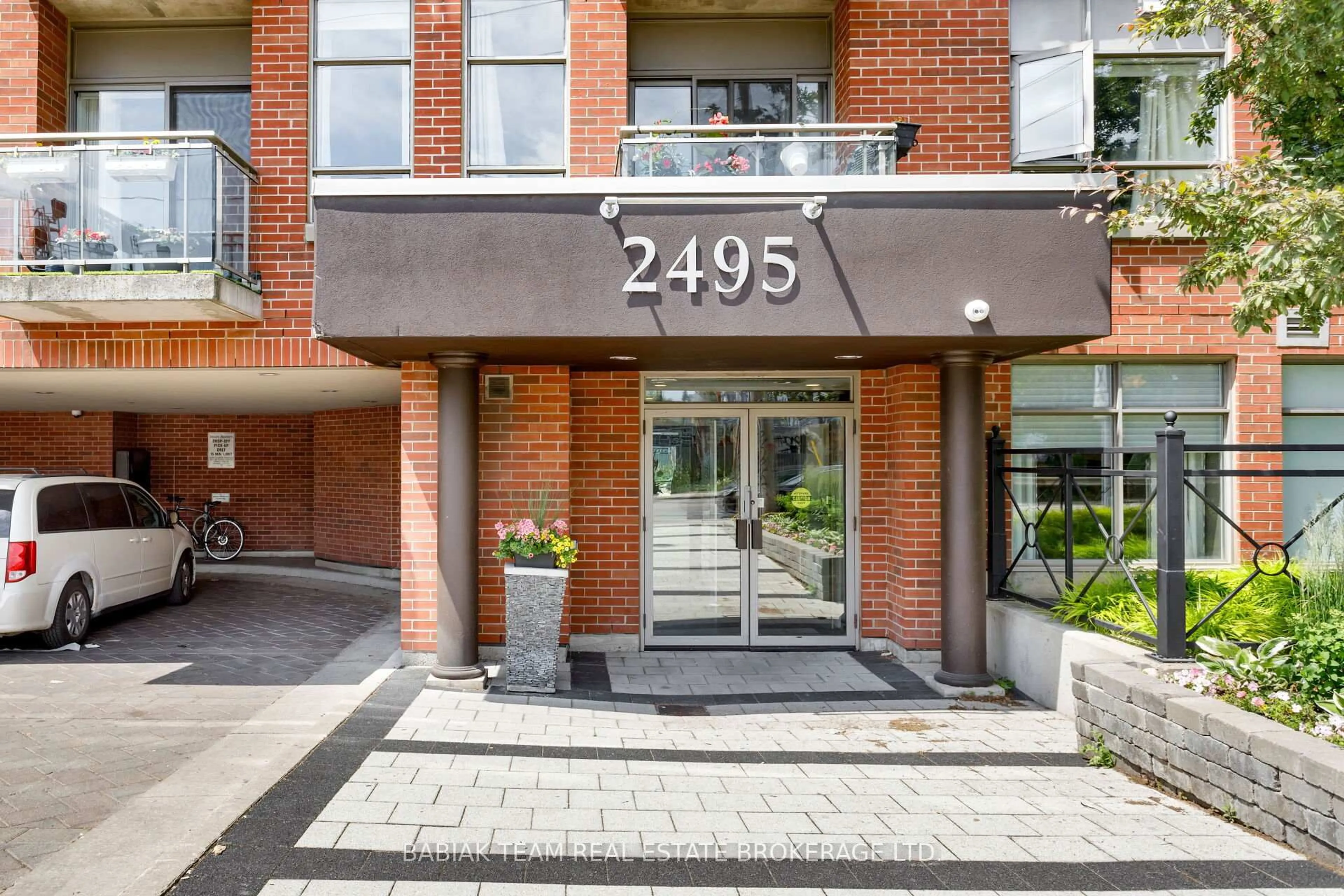 Unknown for 2495 Dundas Street West St #307, Toronto Ontario M6P 1X4
