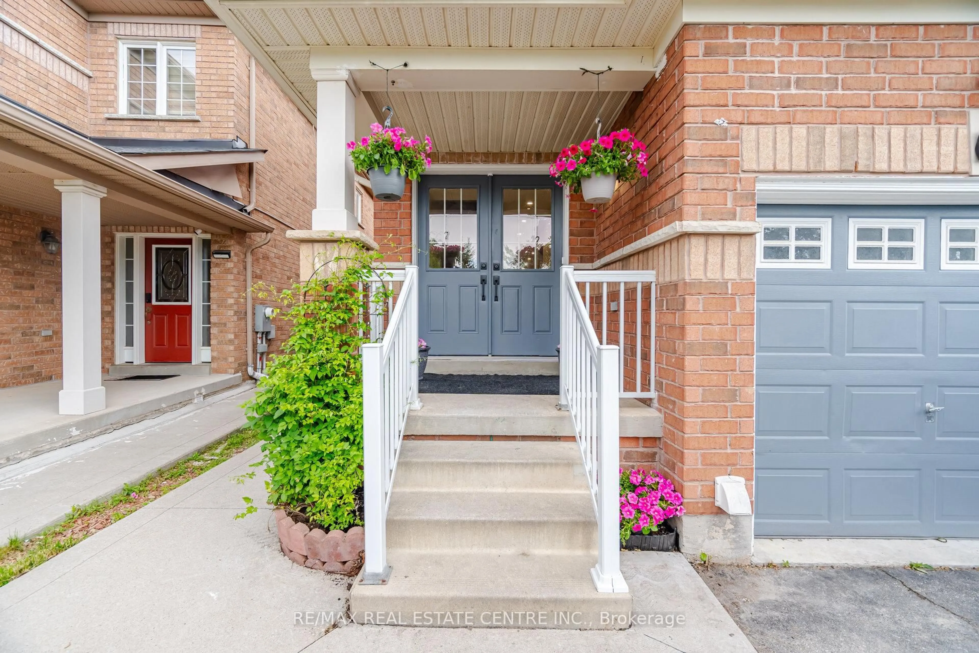 Indoor entryway for 31 Spicebush Terr, Brampton Ontario L6X 0J4