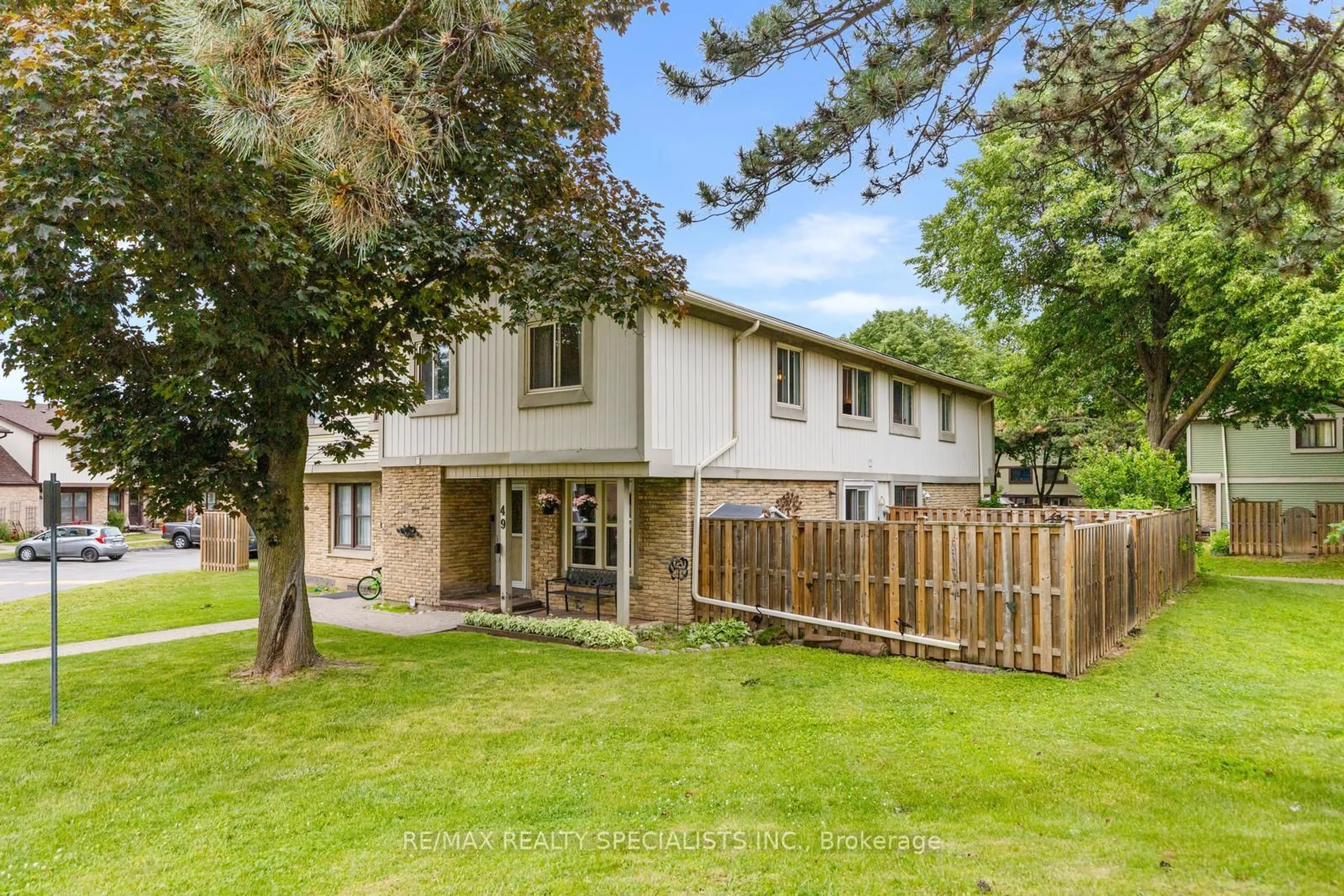 A pic from outside/outdoor area/front of a property/back of a property/a pic from drone, street for 6650 Falconer Dr #49, Mississauga Ontario L5N 1B5