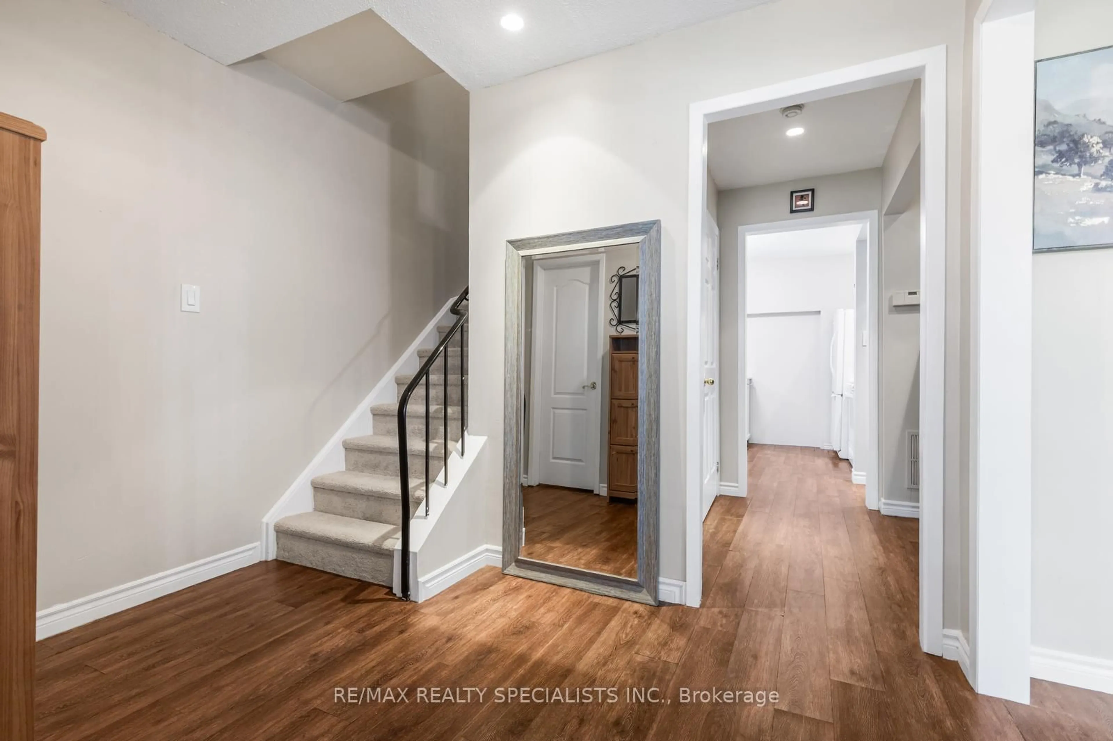 Indoor entryway for 6650 Falconer Dr #49, Mississauga Ontario L5N 1B5