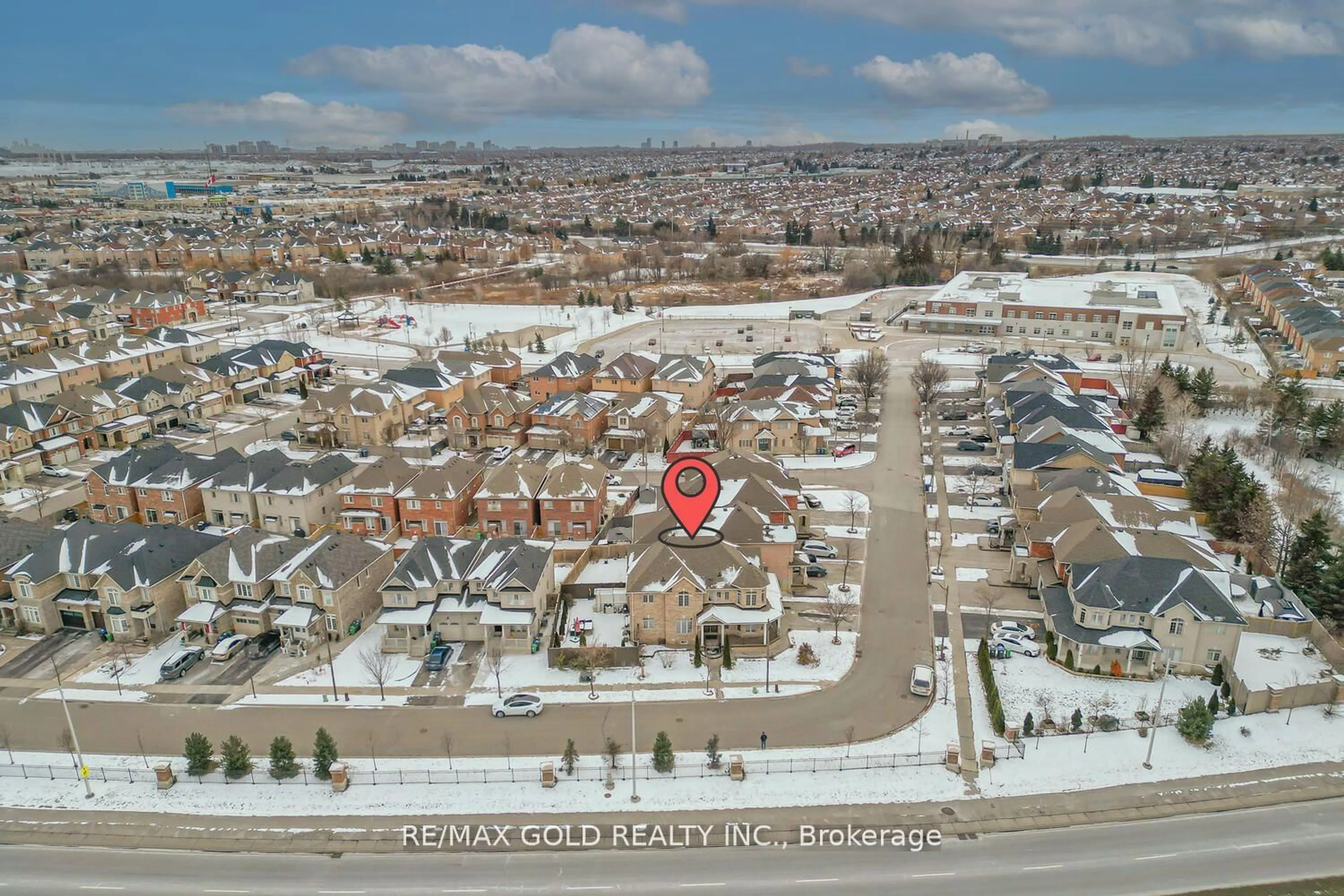 A pic from outside/outdoor area/front of a property/back of a property/a pic from drone, street for 15 Vanwood Cres, Brampton Ontario L6P 2X4