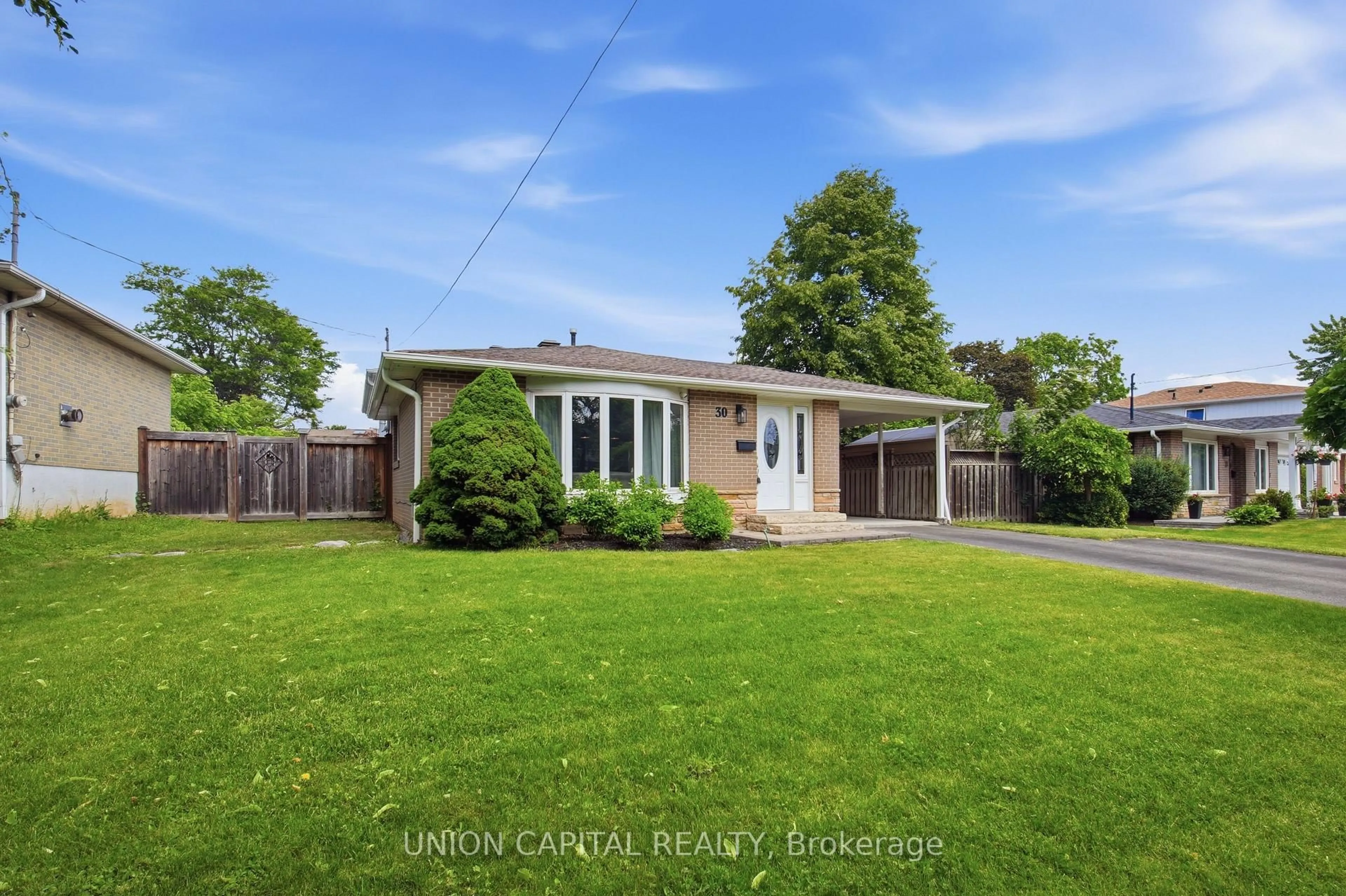 A pic from outside/outdoor area/front of a property/back of a property/a pic from drone, street for 30 Irwin Cres, Halton Hills Ontario L7G 1G1