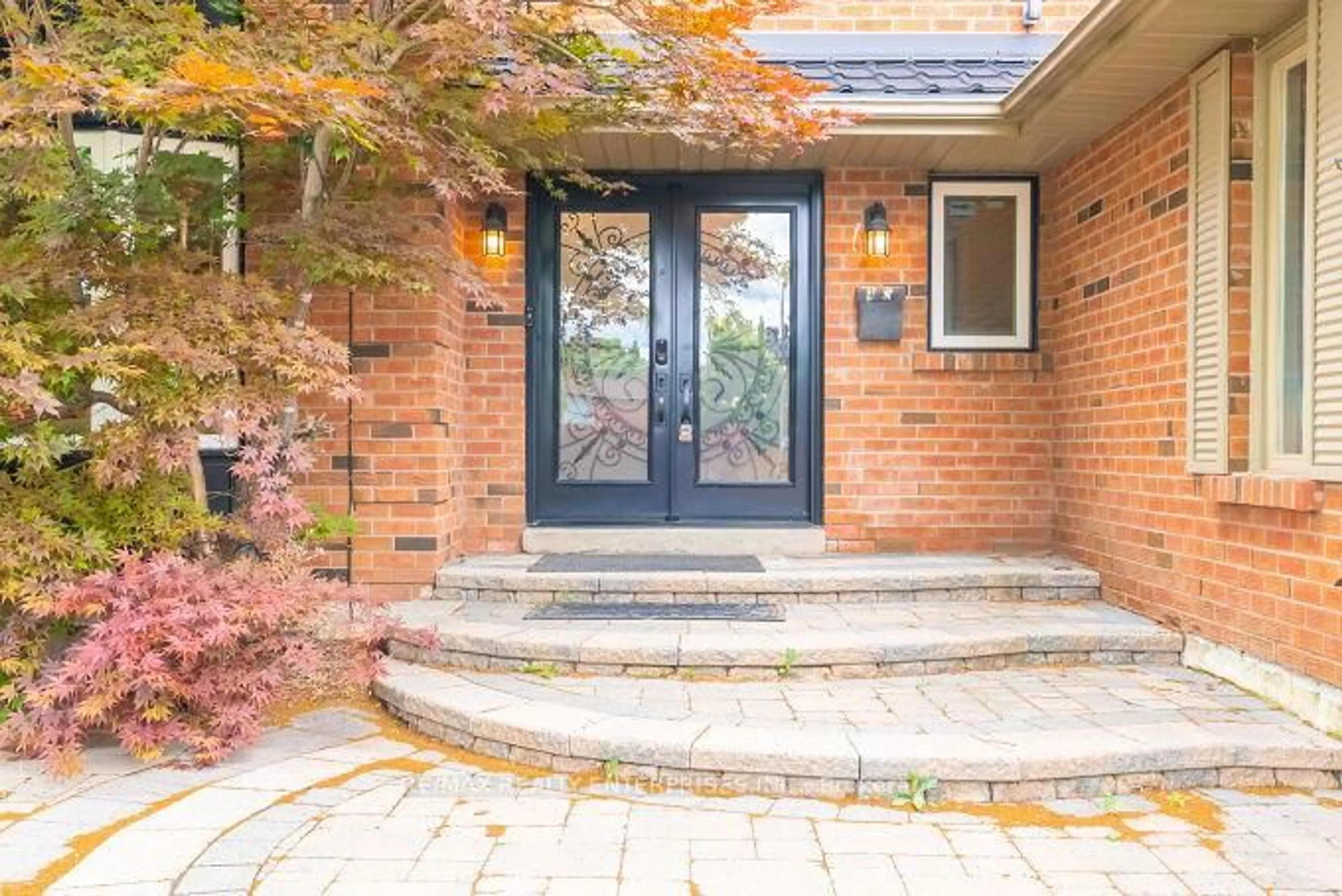Home with brick exterior material, street for 26 Oakridge Crt, Brampton Ontario L6Z 2A4