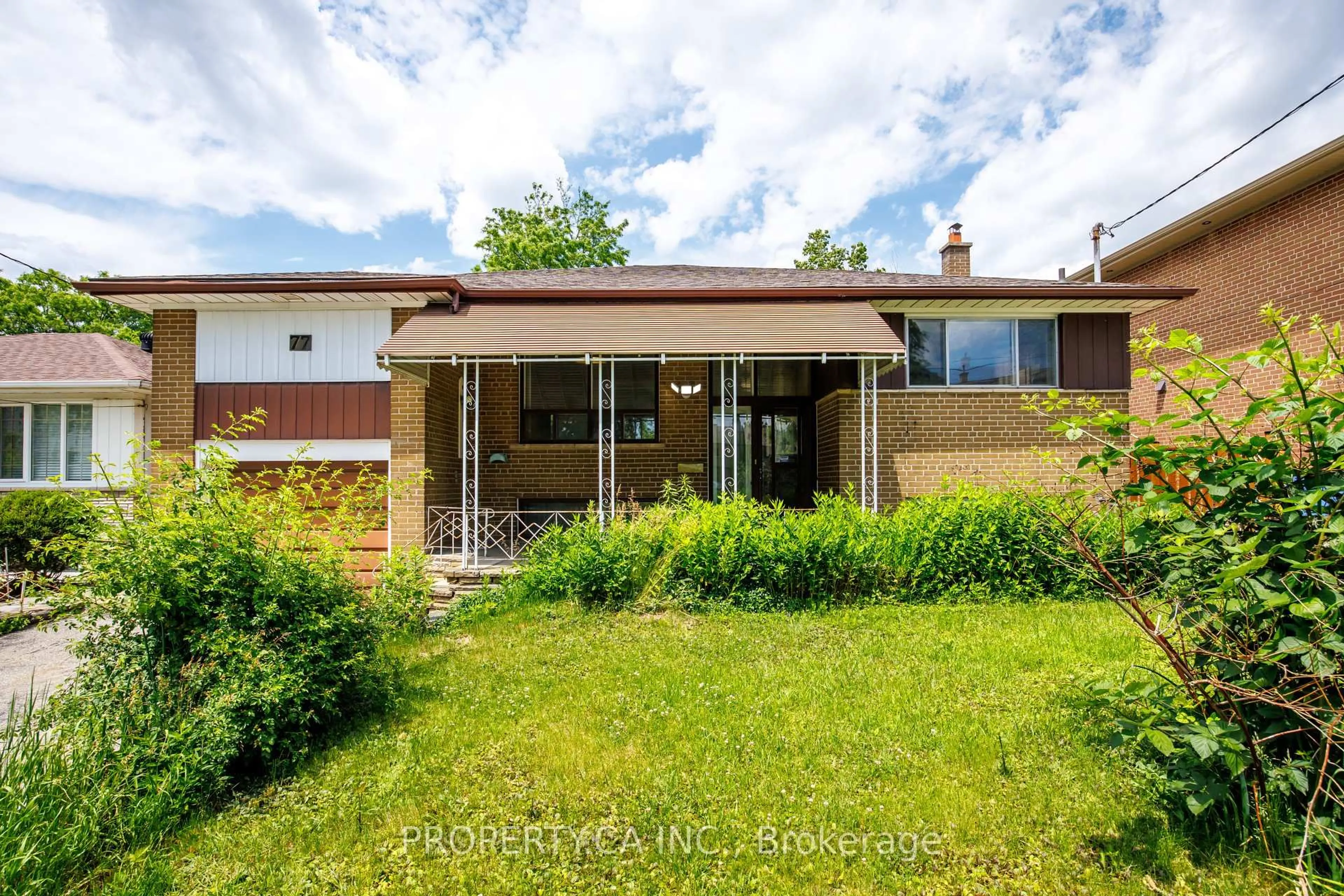 A pic from outside/outdoor area/front of a property/back of a property/a pic from drone, street for 77 Troutbrooke Dr, Toronto Ontario M3M 1S6