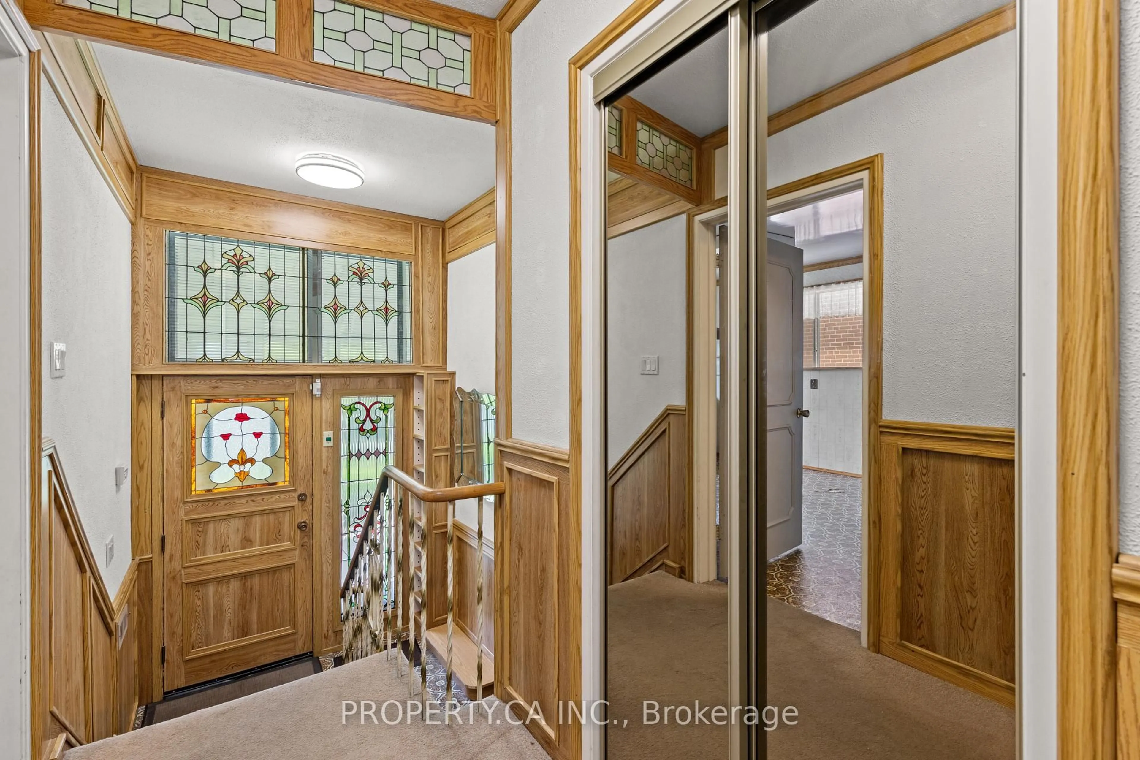 Indoor foyer for 77 Troutbrooke Dr, Toronto Ontario M3M 1S6