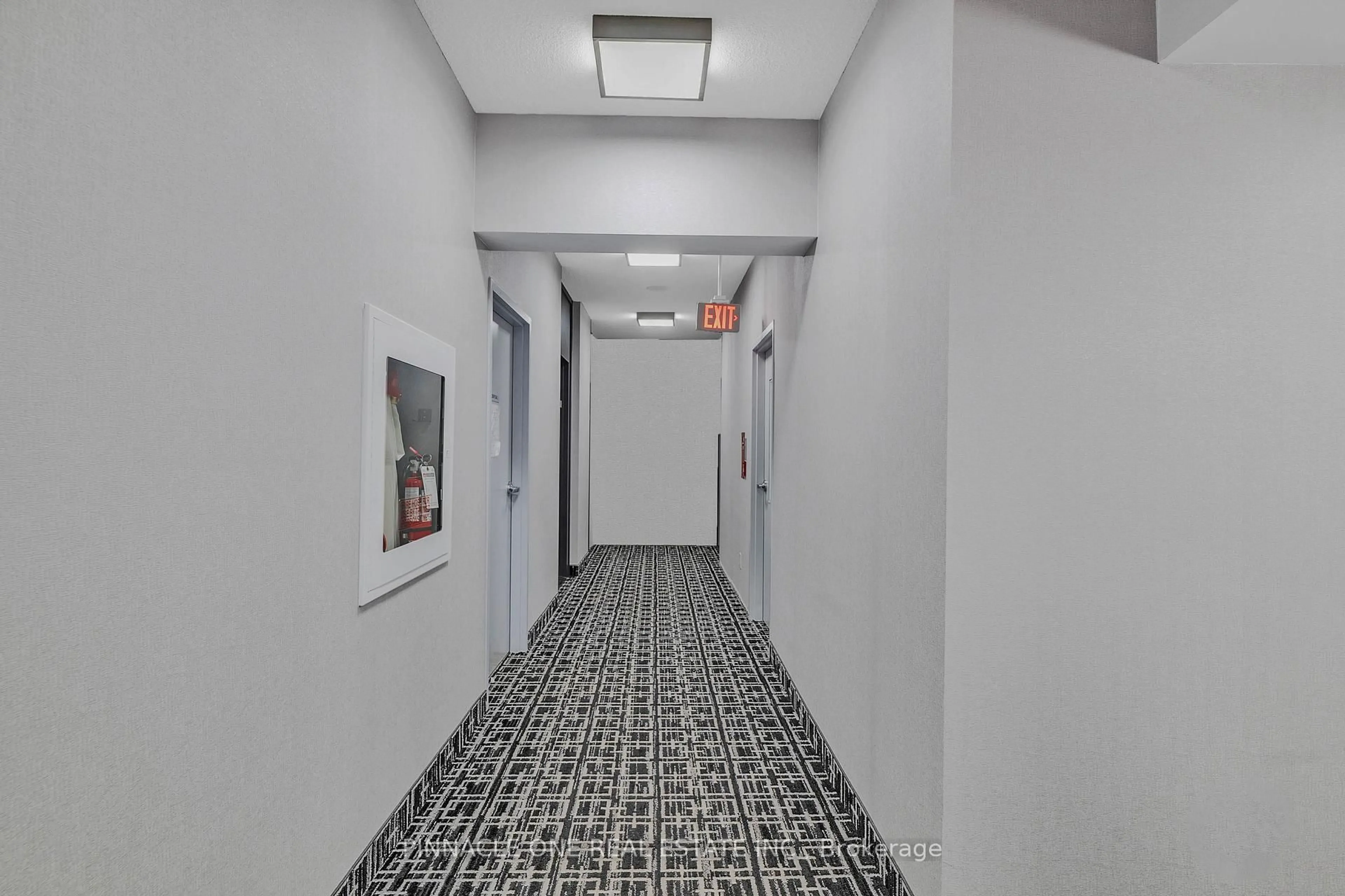 Indoor foyer for 223 Webb Dr #1712, Mississauga Ontario L5B 0E8
