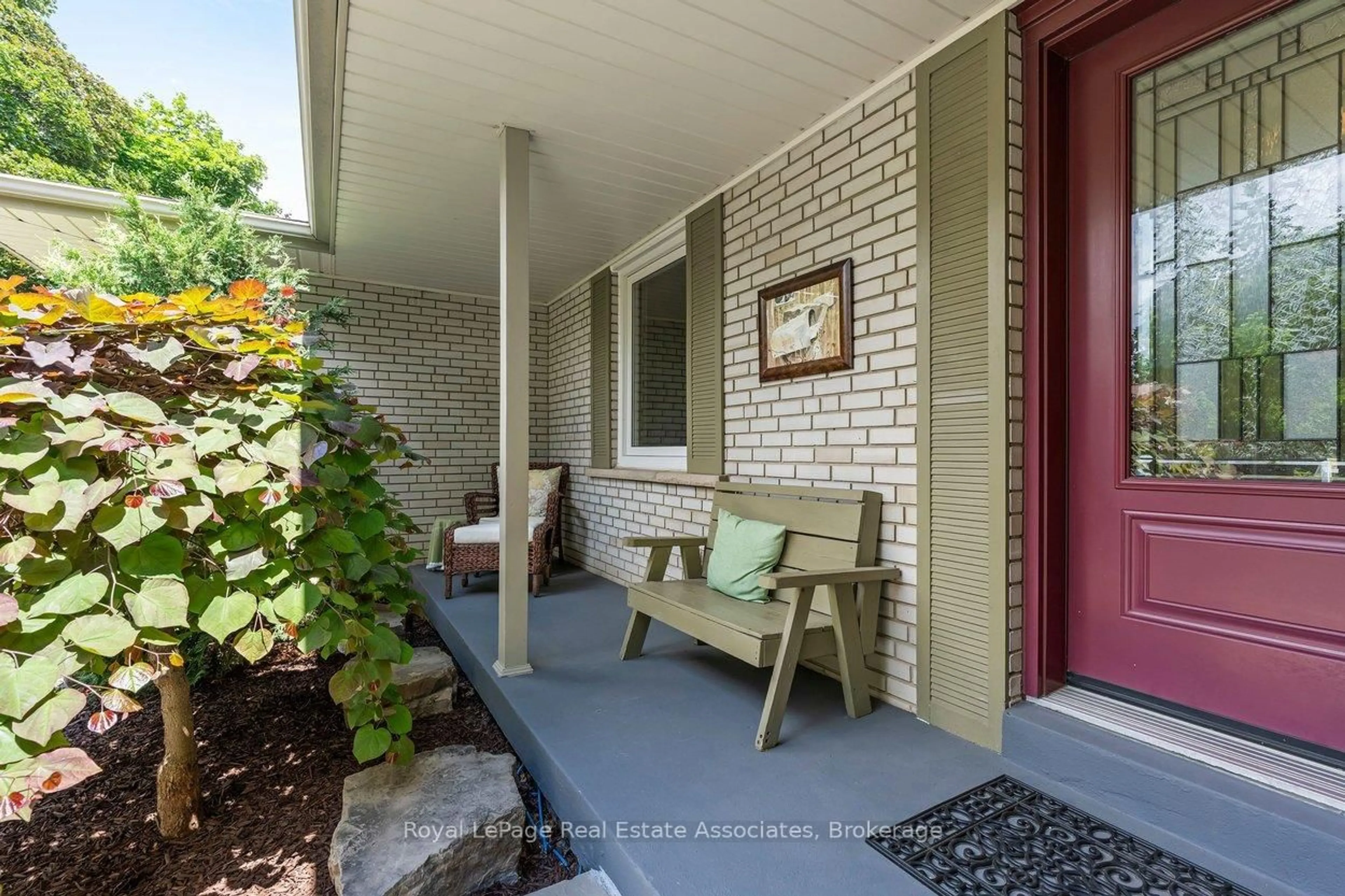 Patio, street for 206 Elizabeth St, Brampton Ontario L6Y 1S1