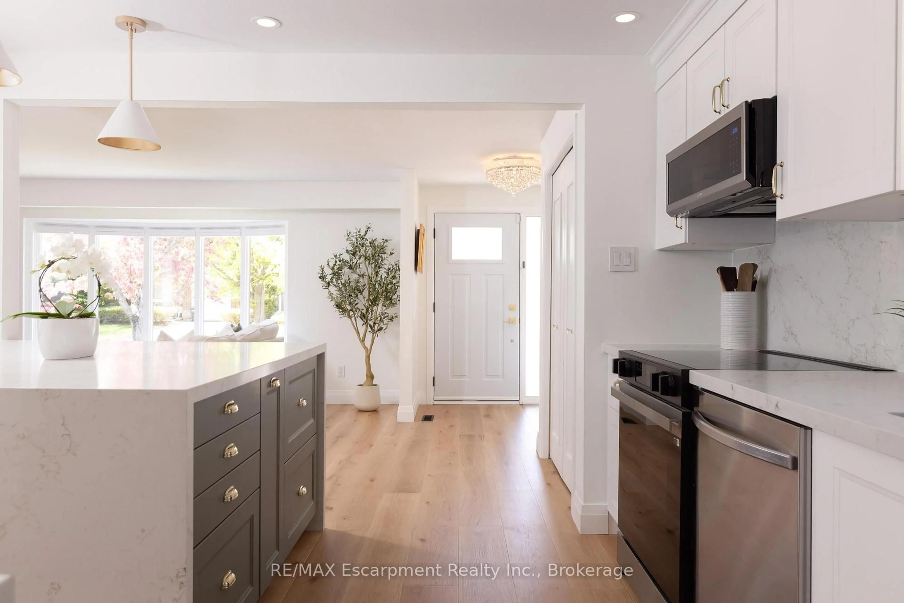 Open concept kitchen, unknown for 173 Chebucto Dr, Oakville Ontario L6J 5R1
