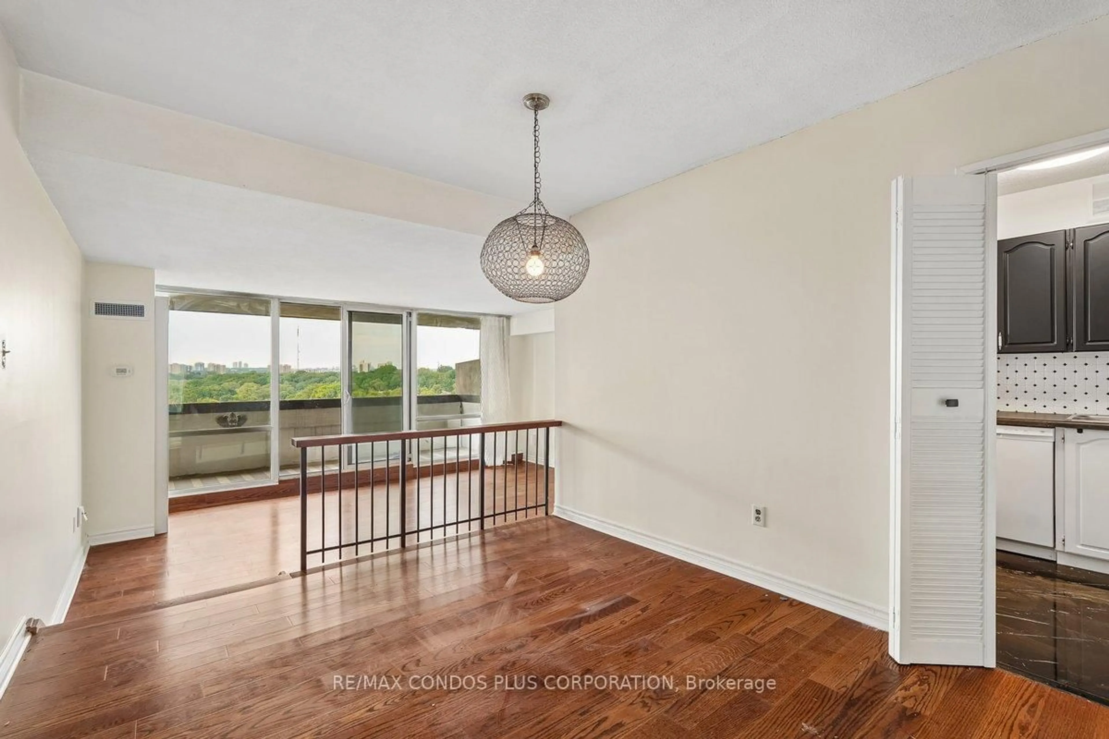 Unknown for 250 Scarlett Rd #1307, Toronto Ontario M6N 4X5