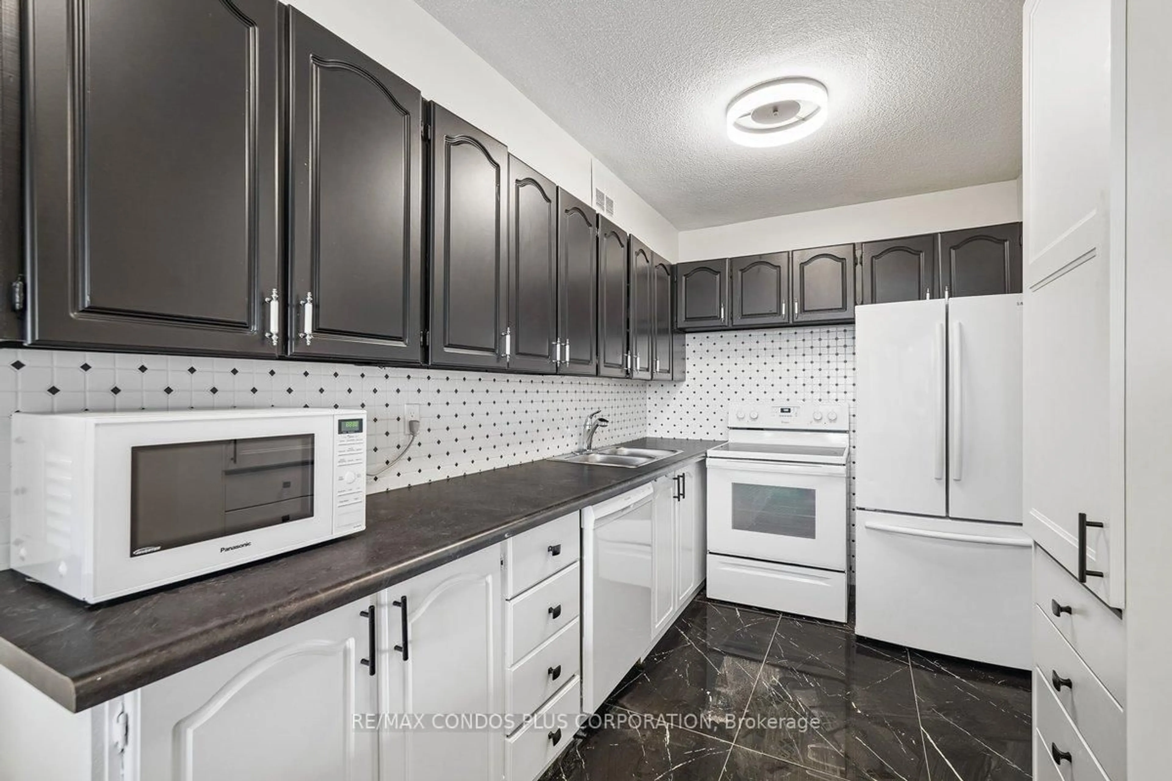 Standard kitchen, ceramic/tile floor for 250 Scarlett Rd #1307, Toronto Ontario M6N 4X5