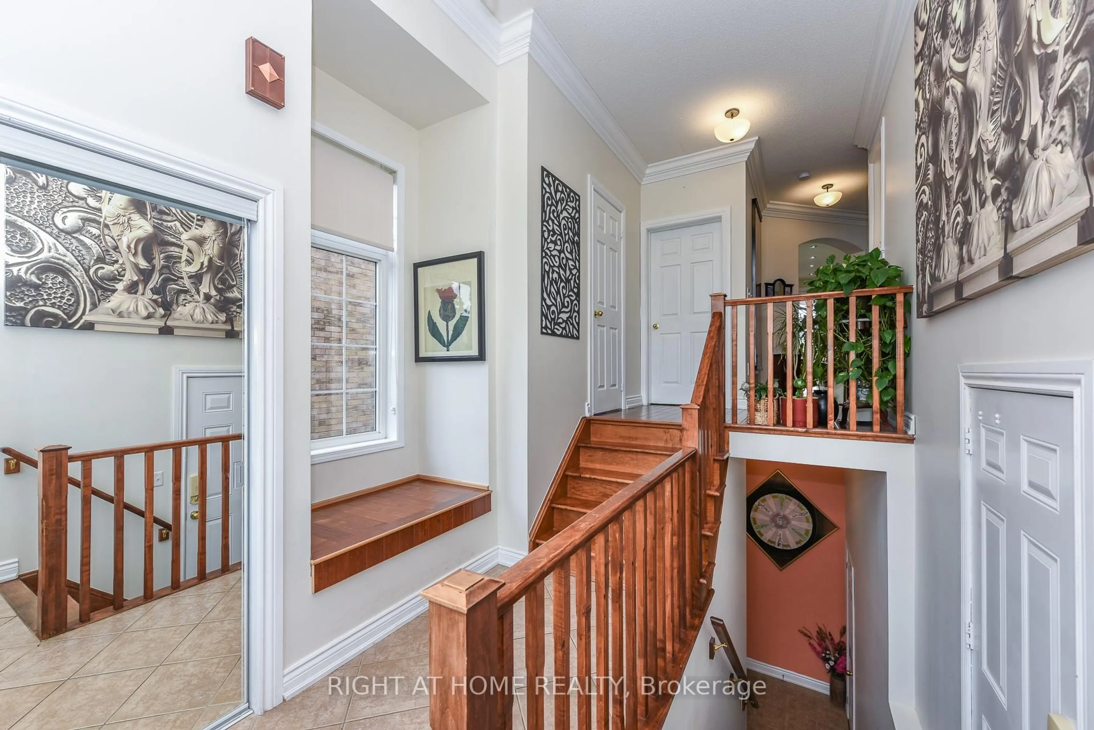 Indoor entryway for 4 Dencor St, Brampton Ontario L6X 0M1