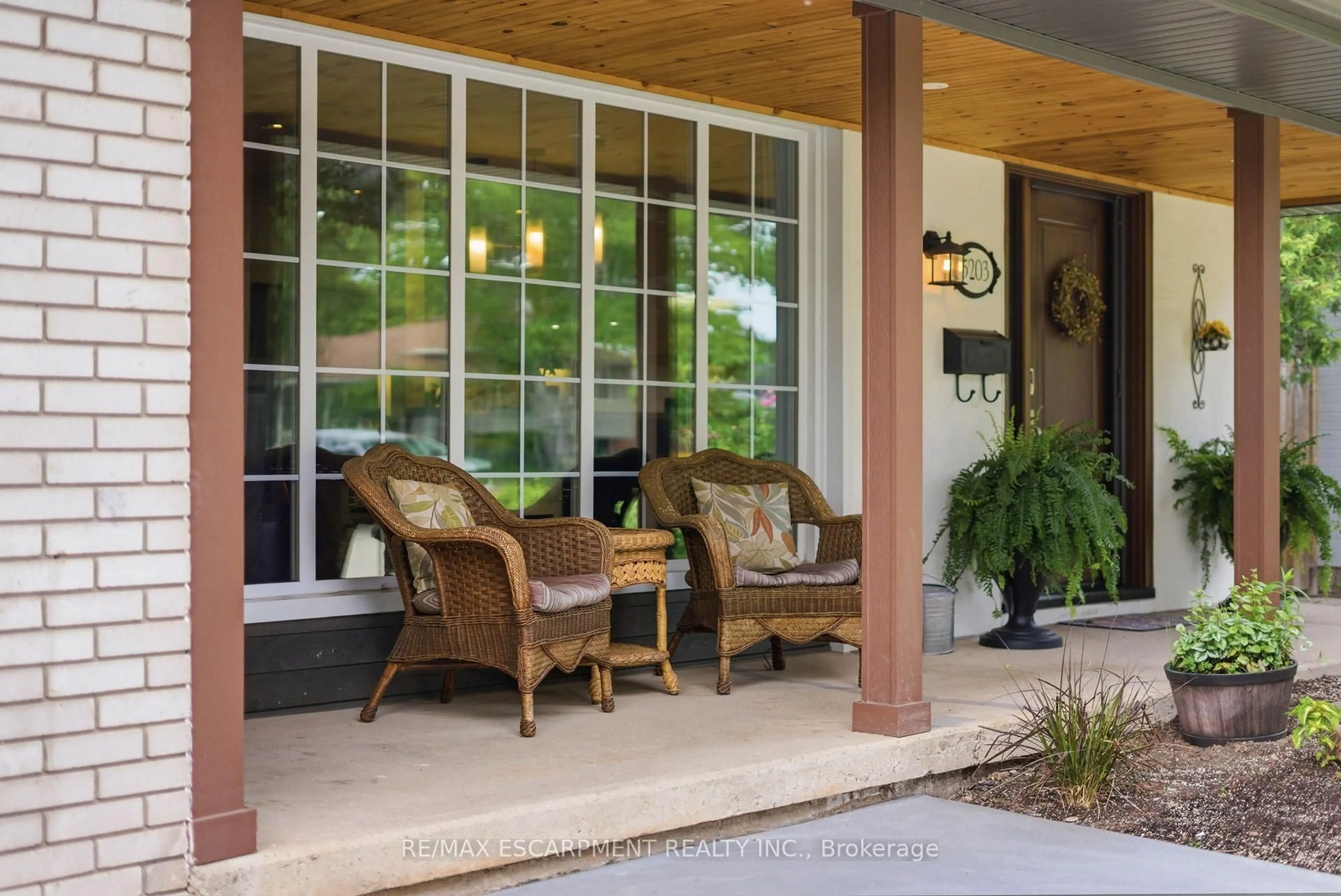 Patio, street for 5203 Cedarbrook Cres, Burlington Ontario L7L 3P9