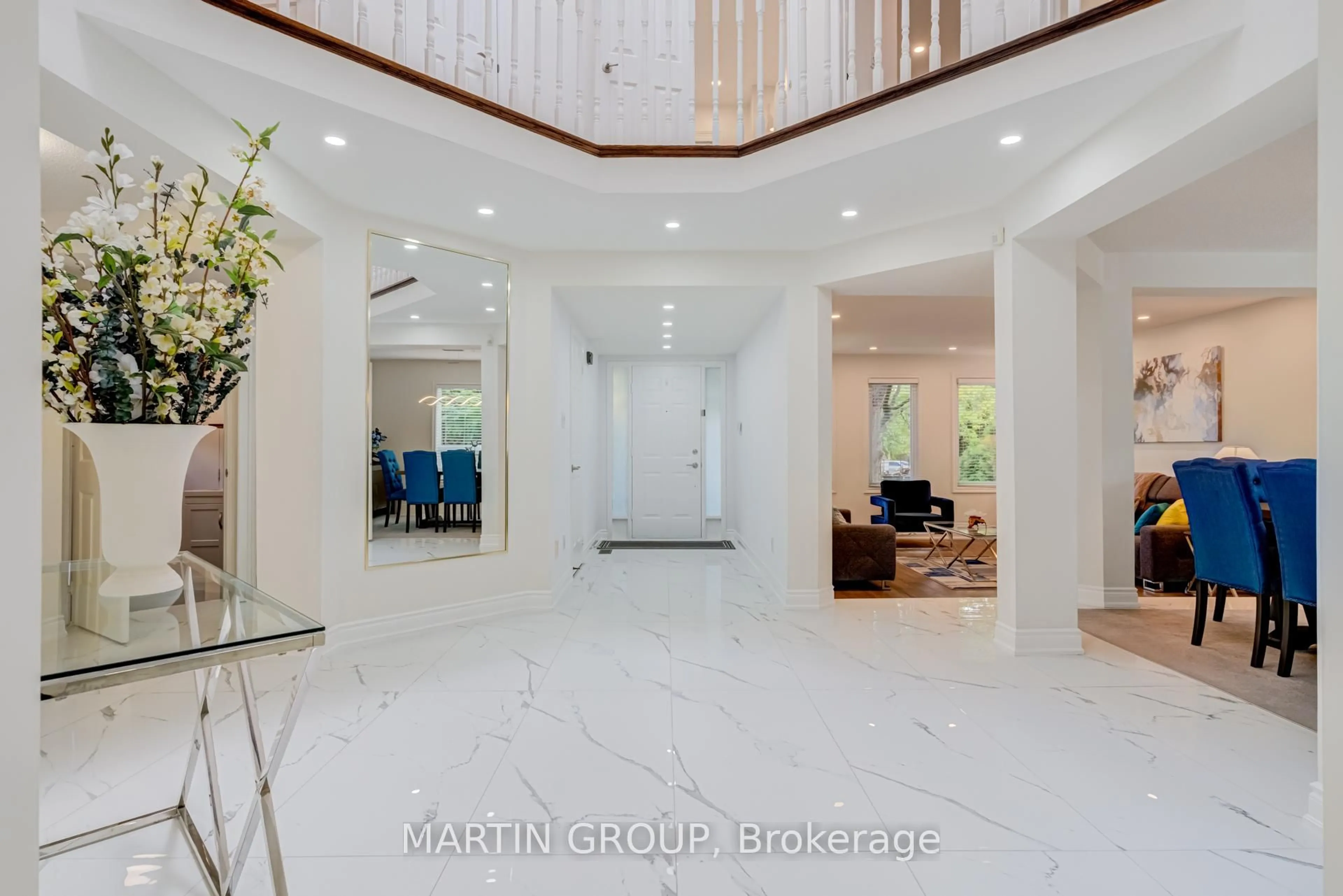 Indoor foyer for 1359 Saddler Circ, Oakville Ontario L6M 2X6