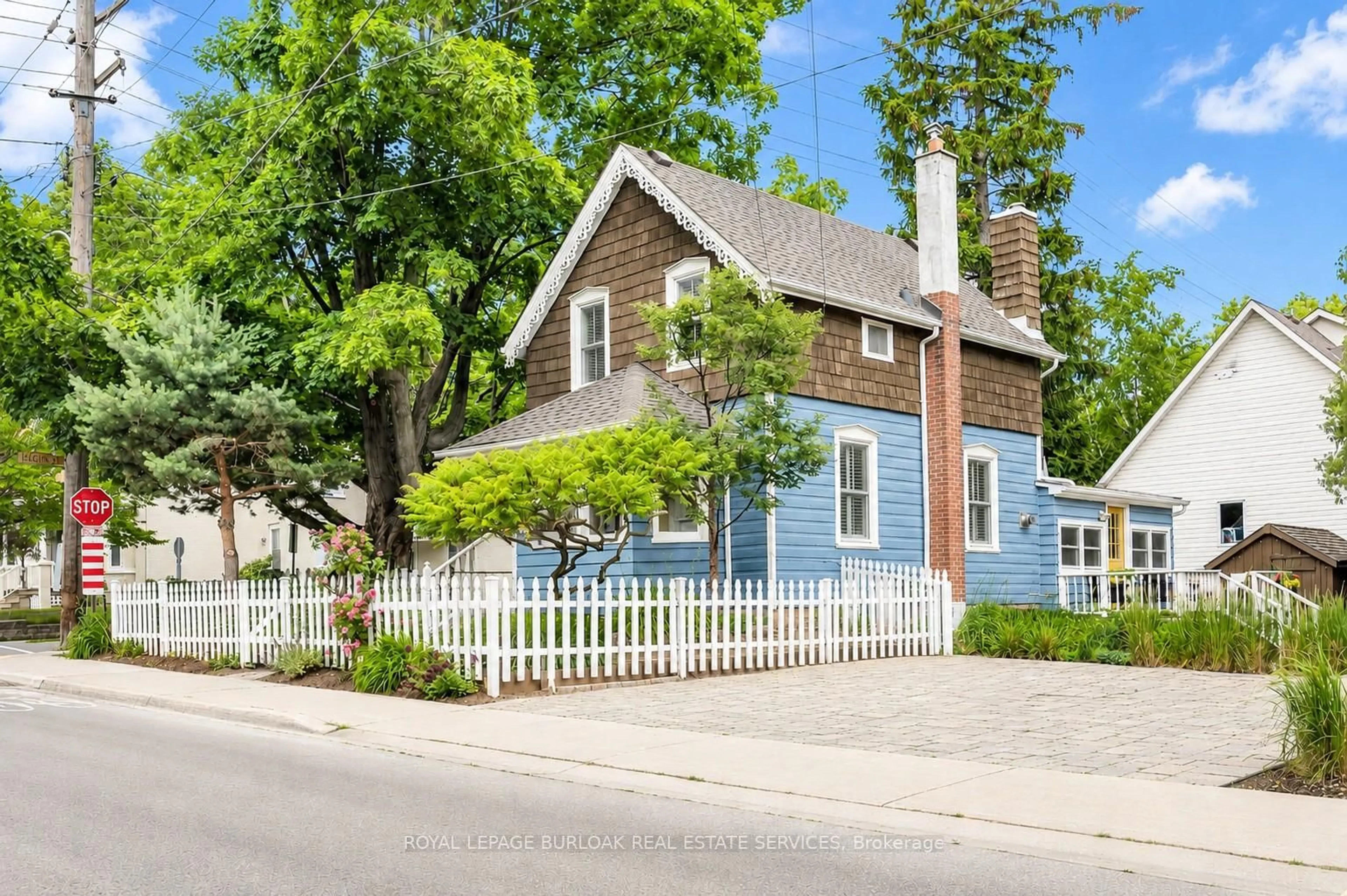 Home with vinyl exterior material, street for 455 Nelson Ave, Burlington Ontario L7S 1N3