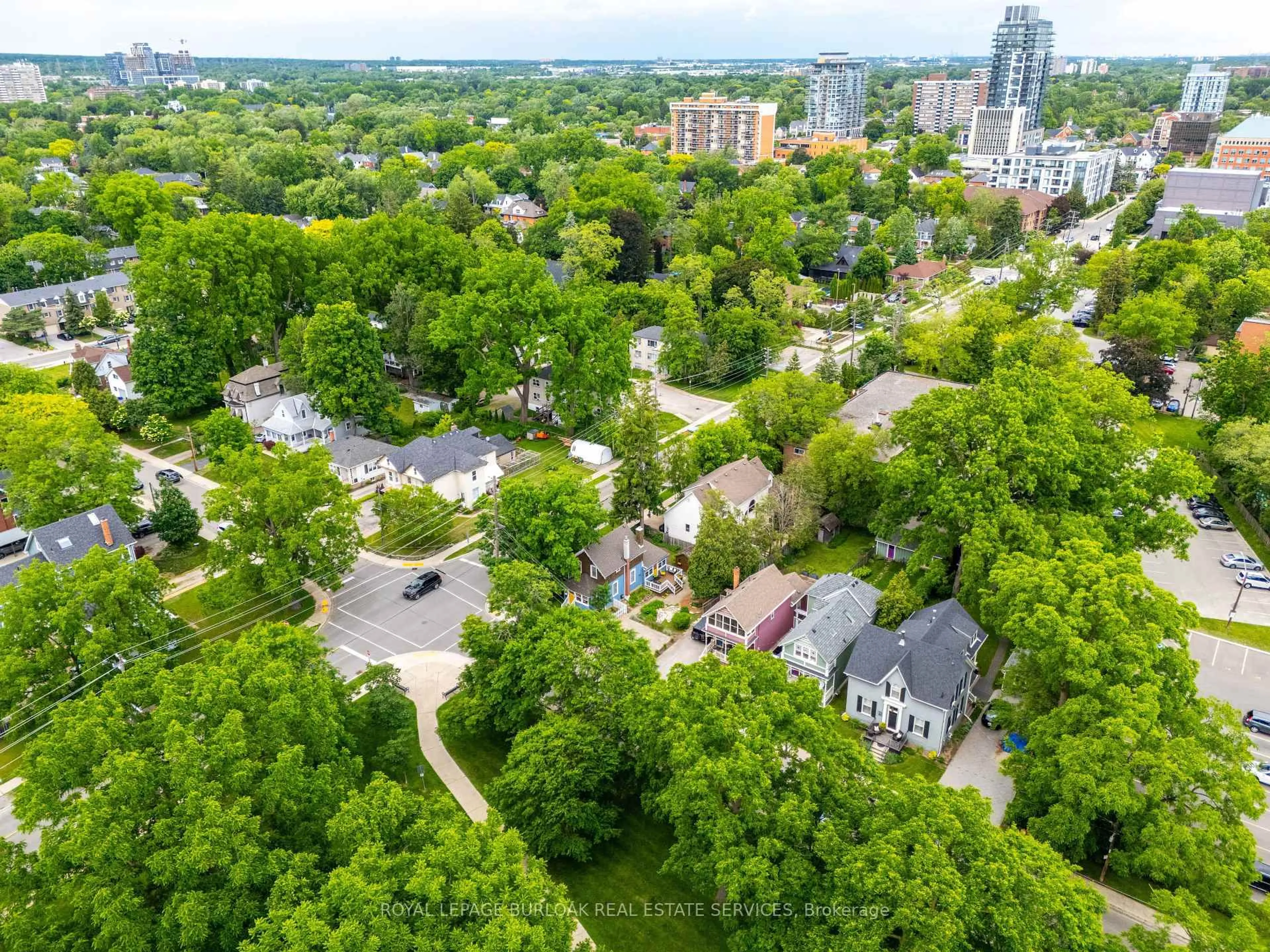 A pic from outside/outdoor area/front of a property/back of a property/a pic from drone, city buildings view from balcony for 455 Nelson Ave, Burlington Ontario L7S 1N3