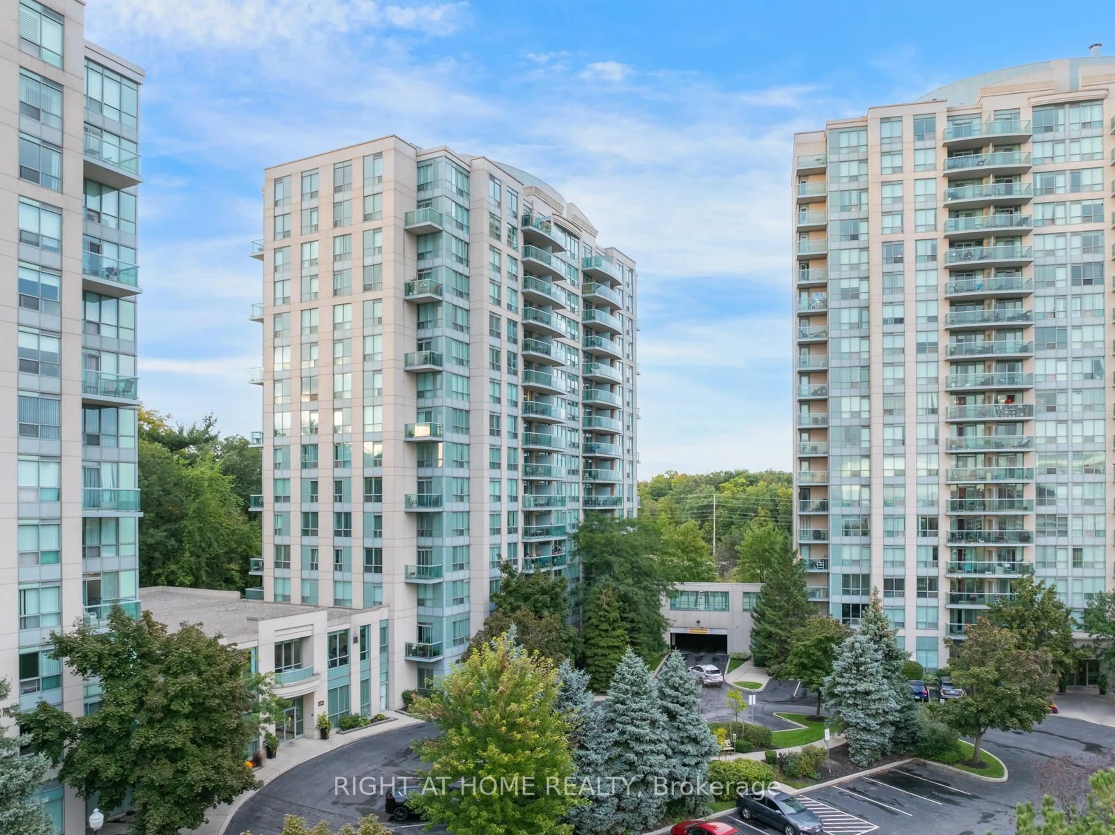 A pic from outside/outdoor area/front of a property/back of a property/a pic from drone, city buildings view from balcony for 2565 Erin Centre Blvd #1509, Mississauga Ontario L5M 6Z8
