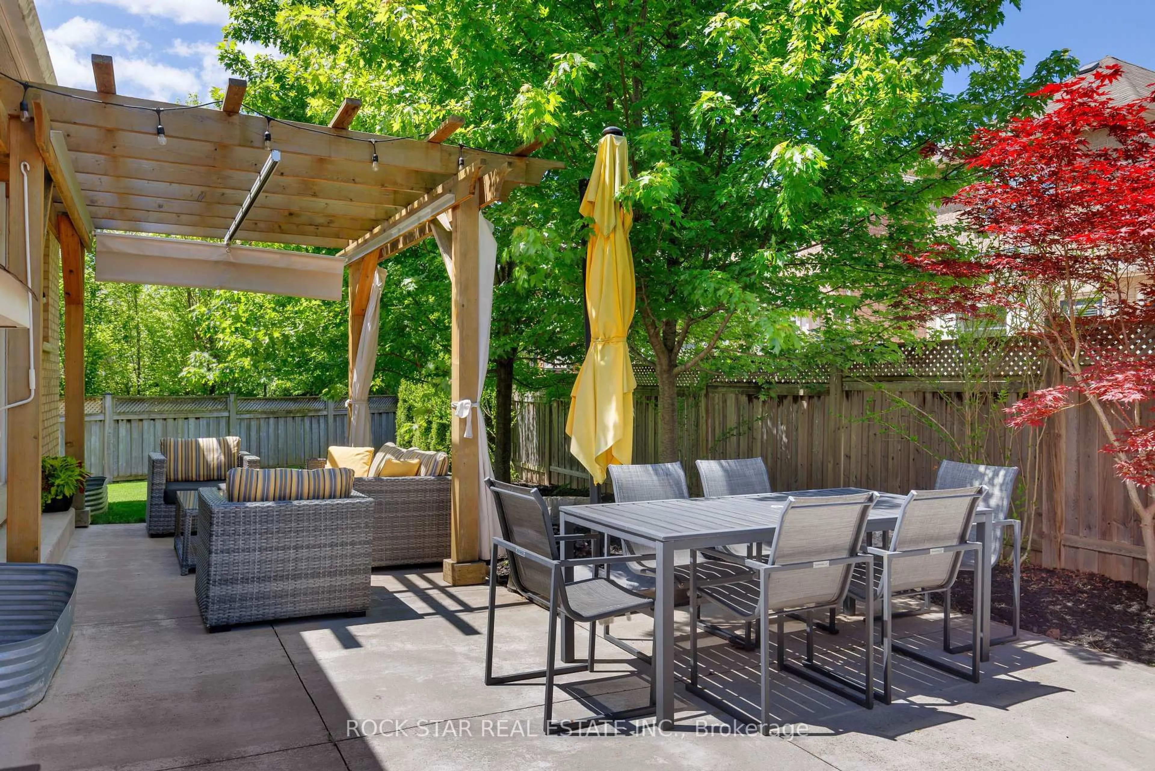 Patio, street for 2277 Blue Oak Circ, Oakville Ontario L6M 5J4
