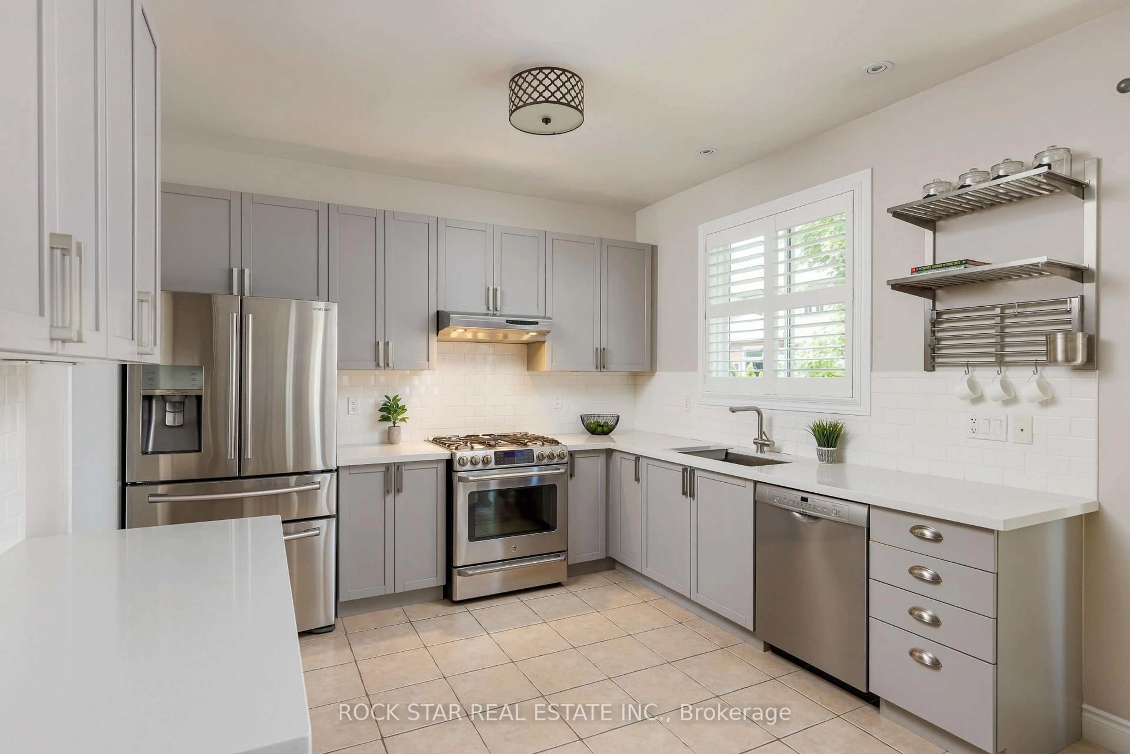 Open concept kitchen, ceramic/tile floor for 2277 Blue Oak Circ, Oakville Ontario L6M 5J4