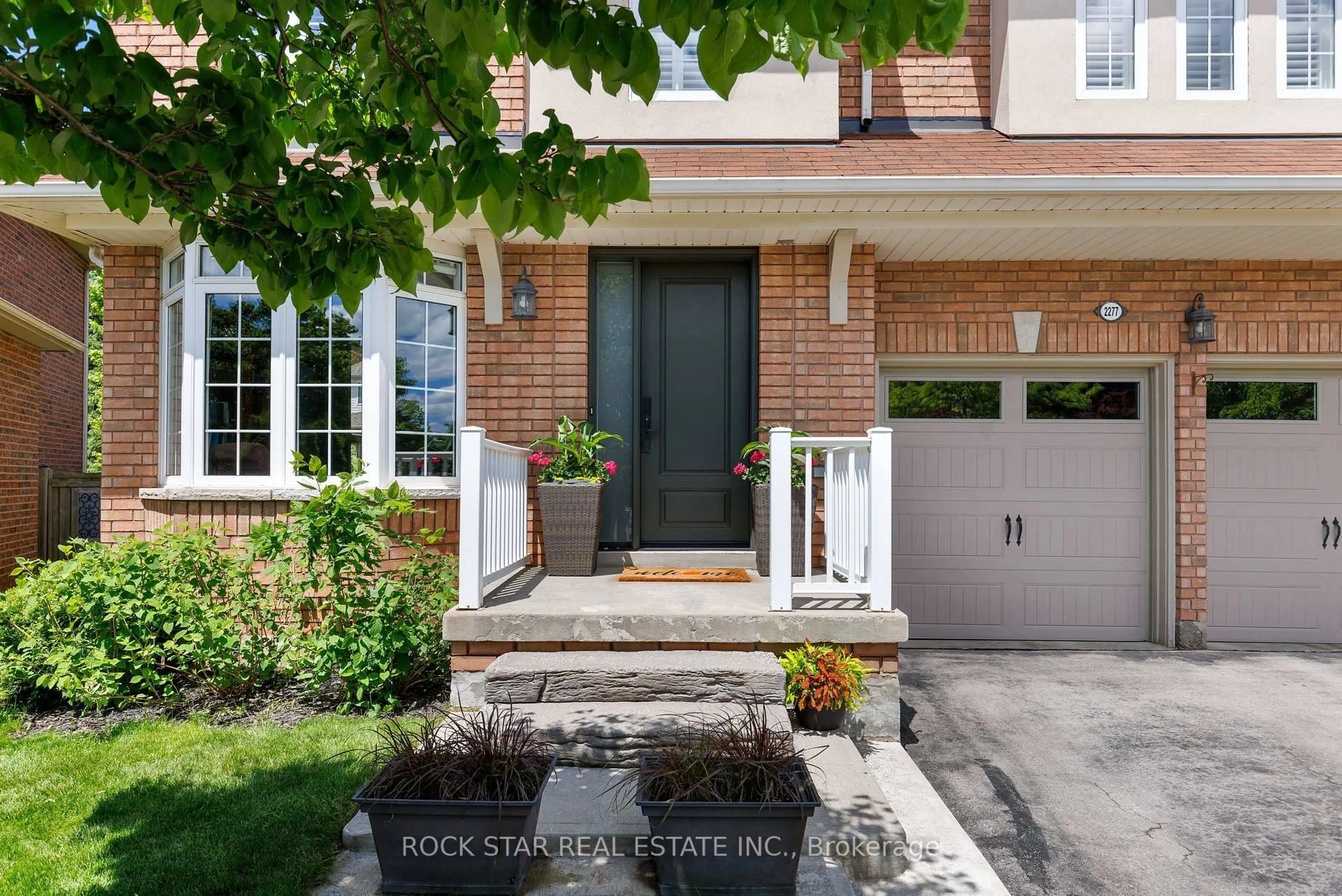 Home with brick exterior material, street for 2277 Blue Oak Circ, Oakville Ontario L6M 5J4