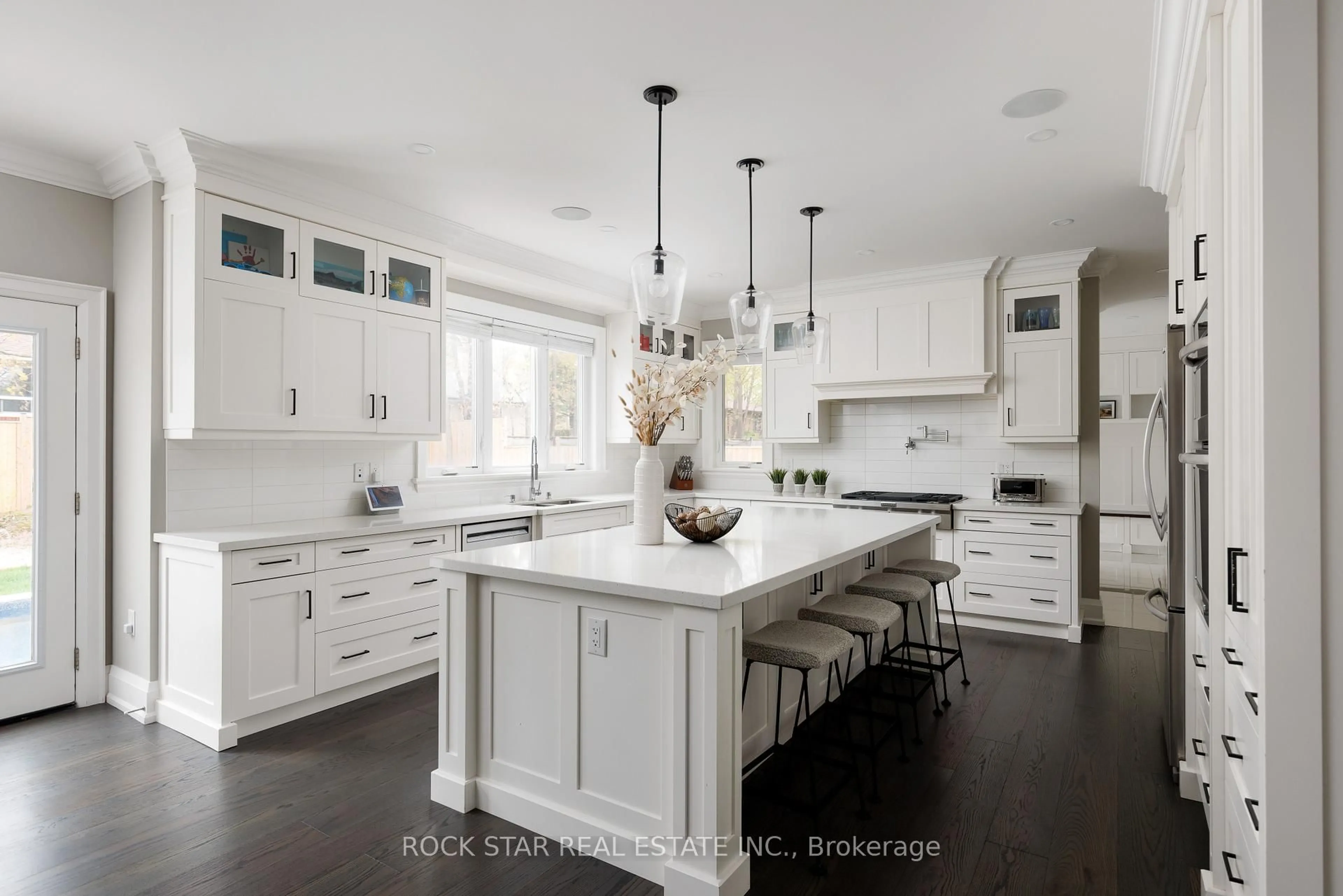 Contemporary kitchen, ceramic/tile floor for 540 Weir Ave, Oakville Ontario L6L 4X4