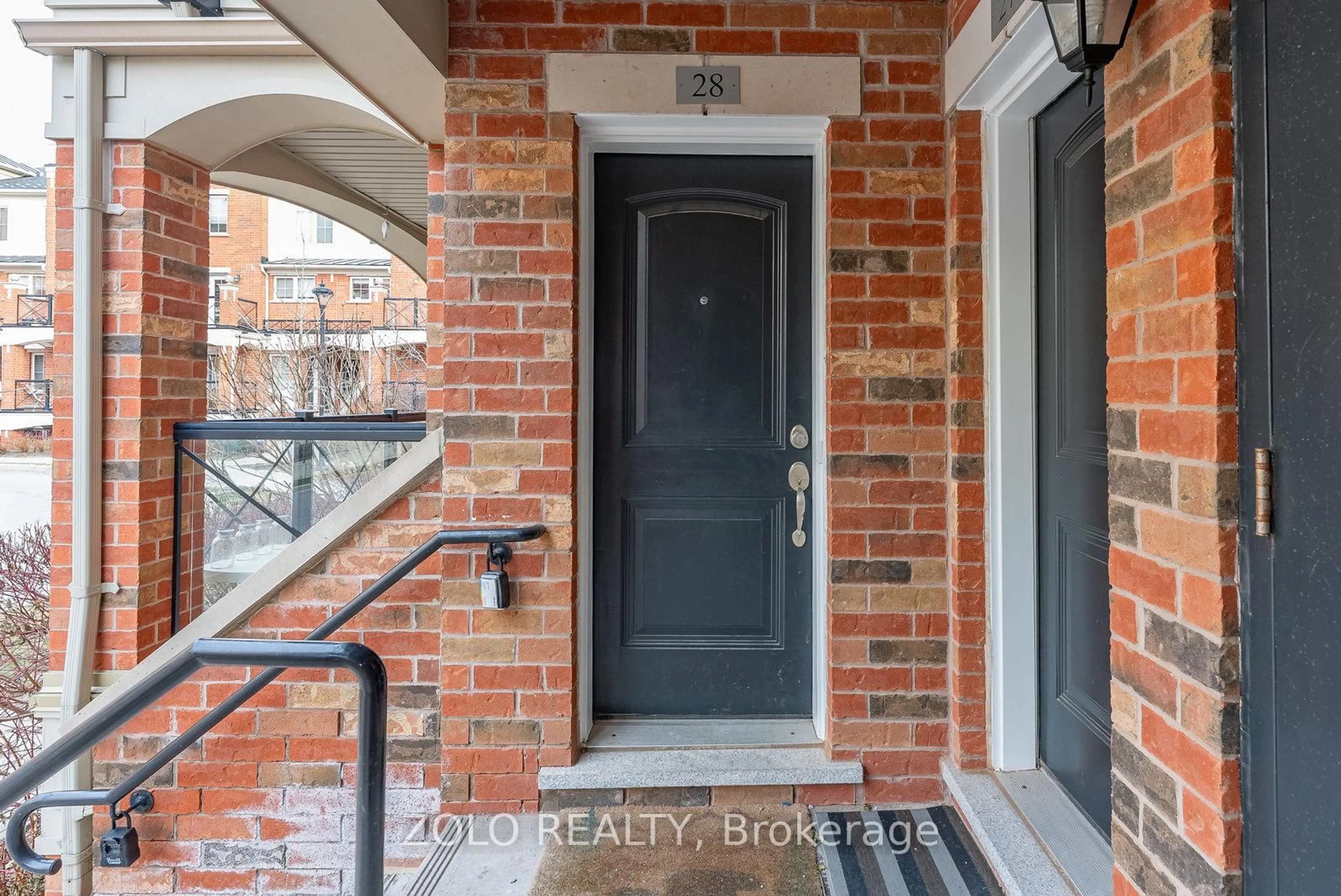 Indoor entryway for 51 Hays Blvd #28, Oakville Ontario L6H 0J1