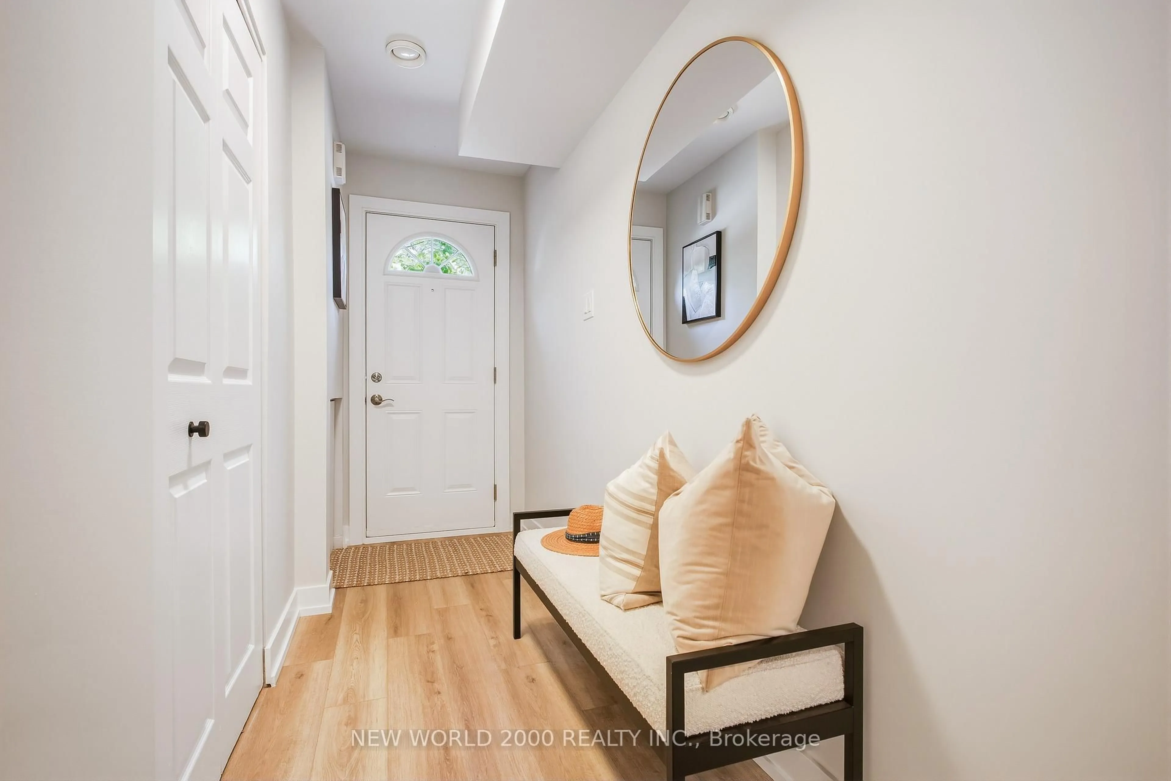Indoor entryway for 58 Stewart Maclaren Rd #58, Halton Hills Ontario L7G 5L9