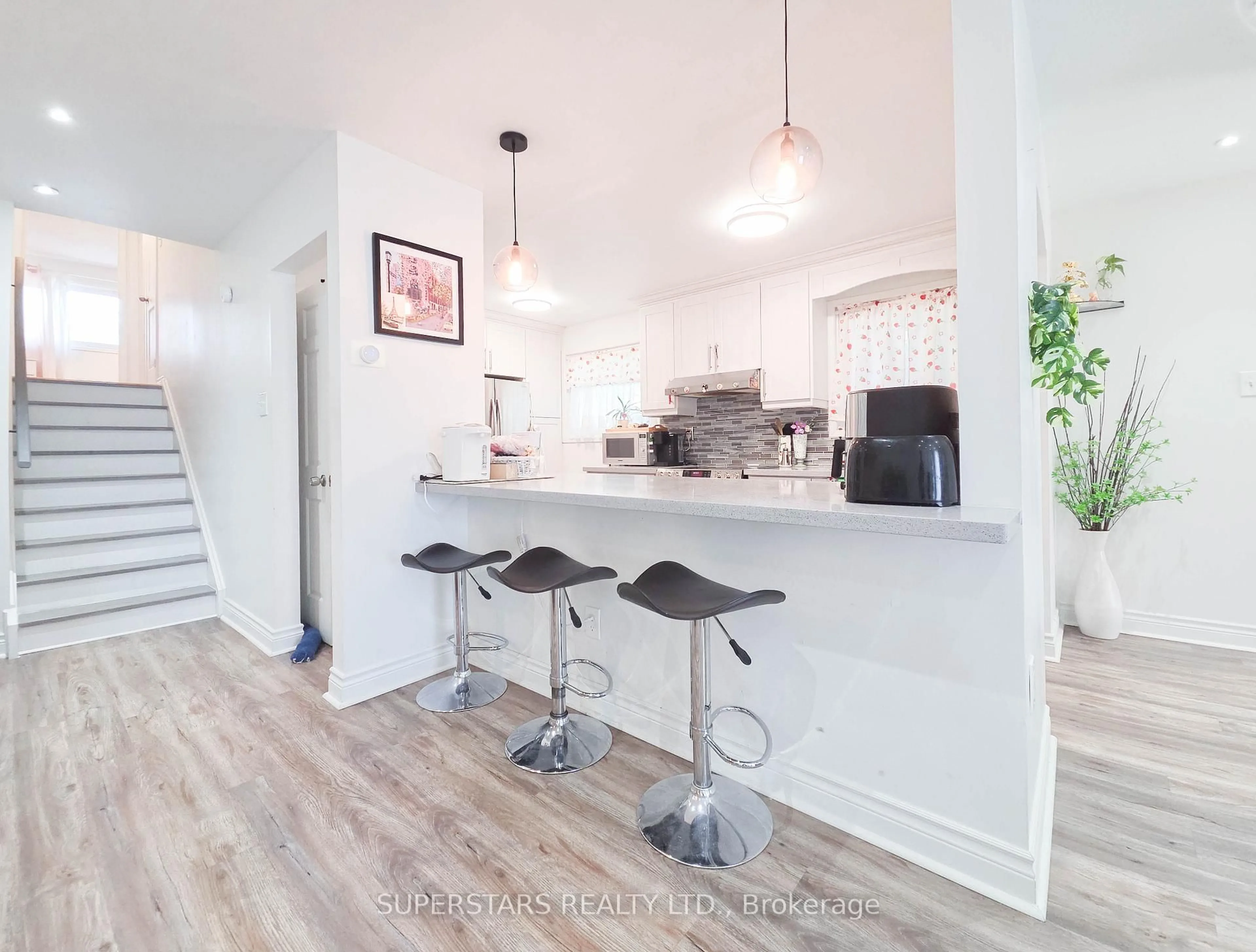 Open concept kitchen, unknown for 7553 Wildfern Dr, Mississauga Ontario L4T 3P7
