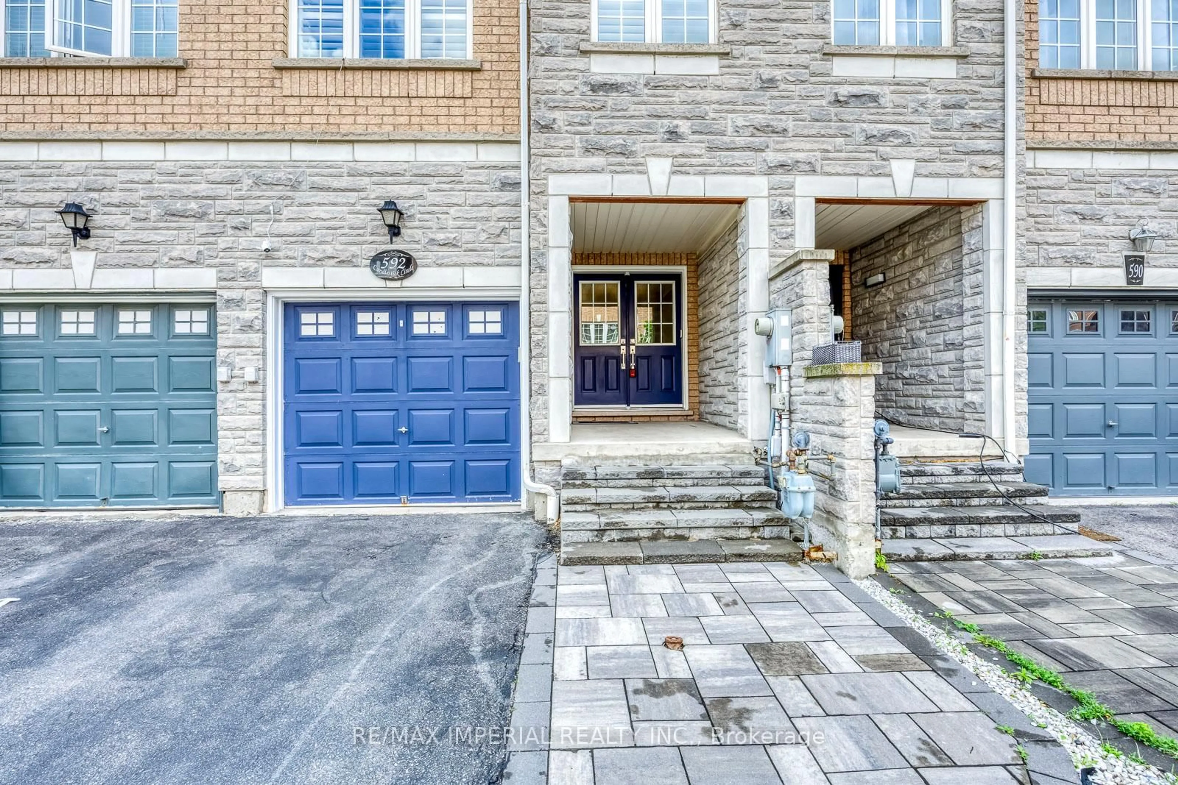 Home with brick exterior material, street for 592 Candlestick Circ, Mississauga Ontario L4Z 0B5