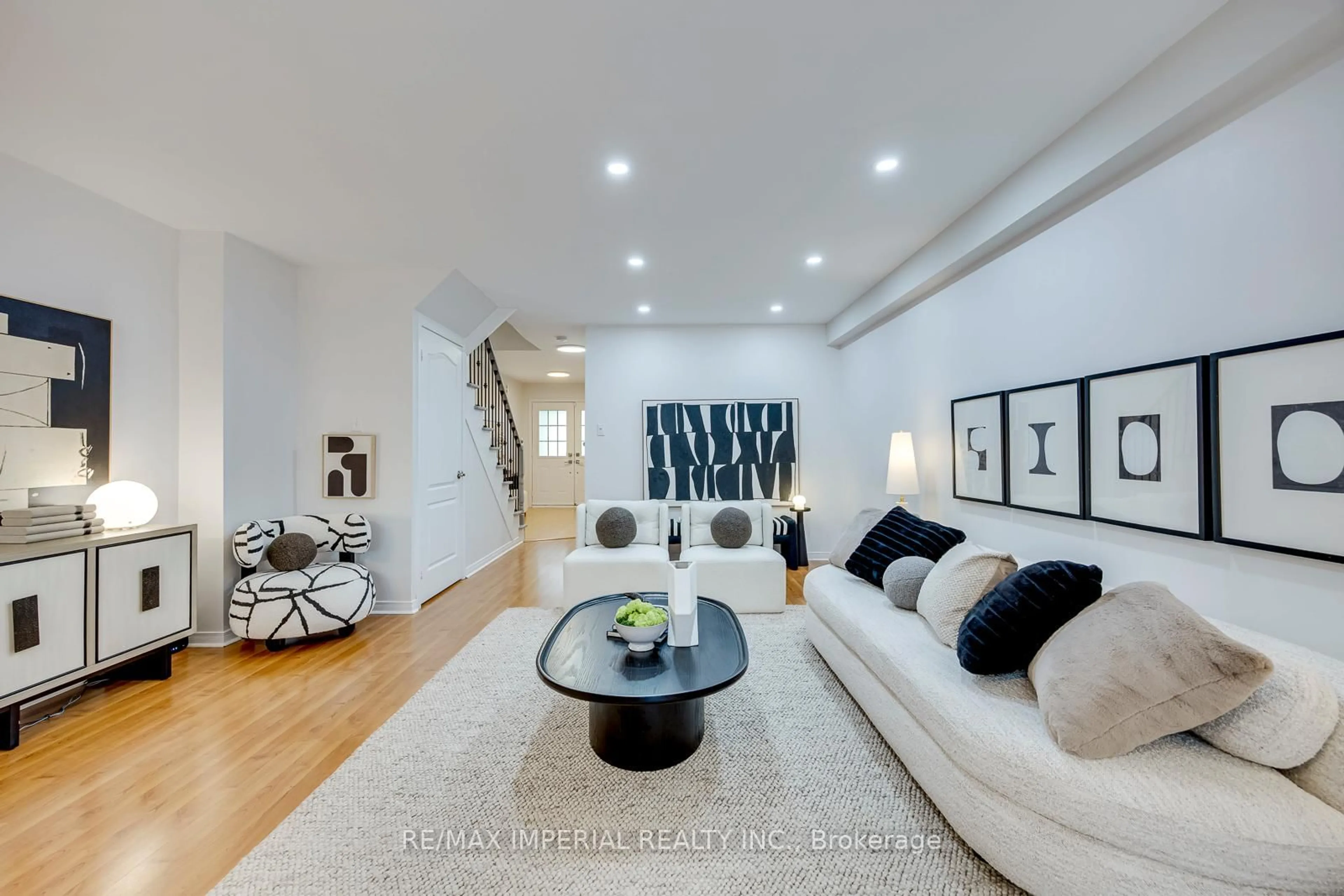 Living room with furniture, unknown for 592 Candlestick Circ, Mississauga Ontario L4Z 0B5