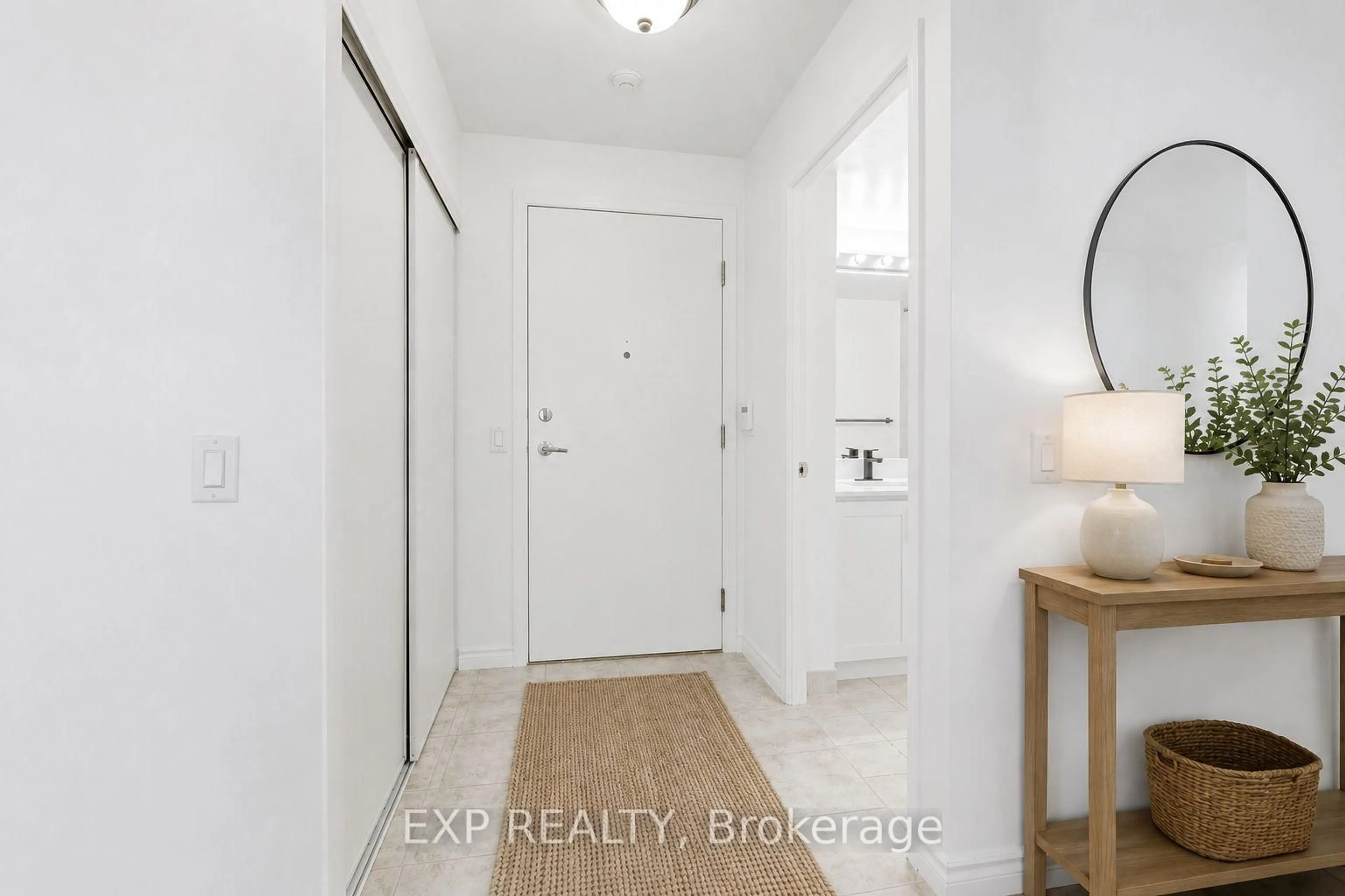 Indoor entryway for 25 Kingsbridge Garden Circ #2120, Mississauga Ontario L5R 4B1