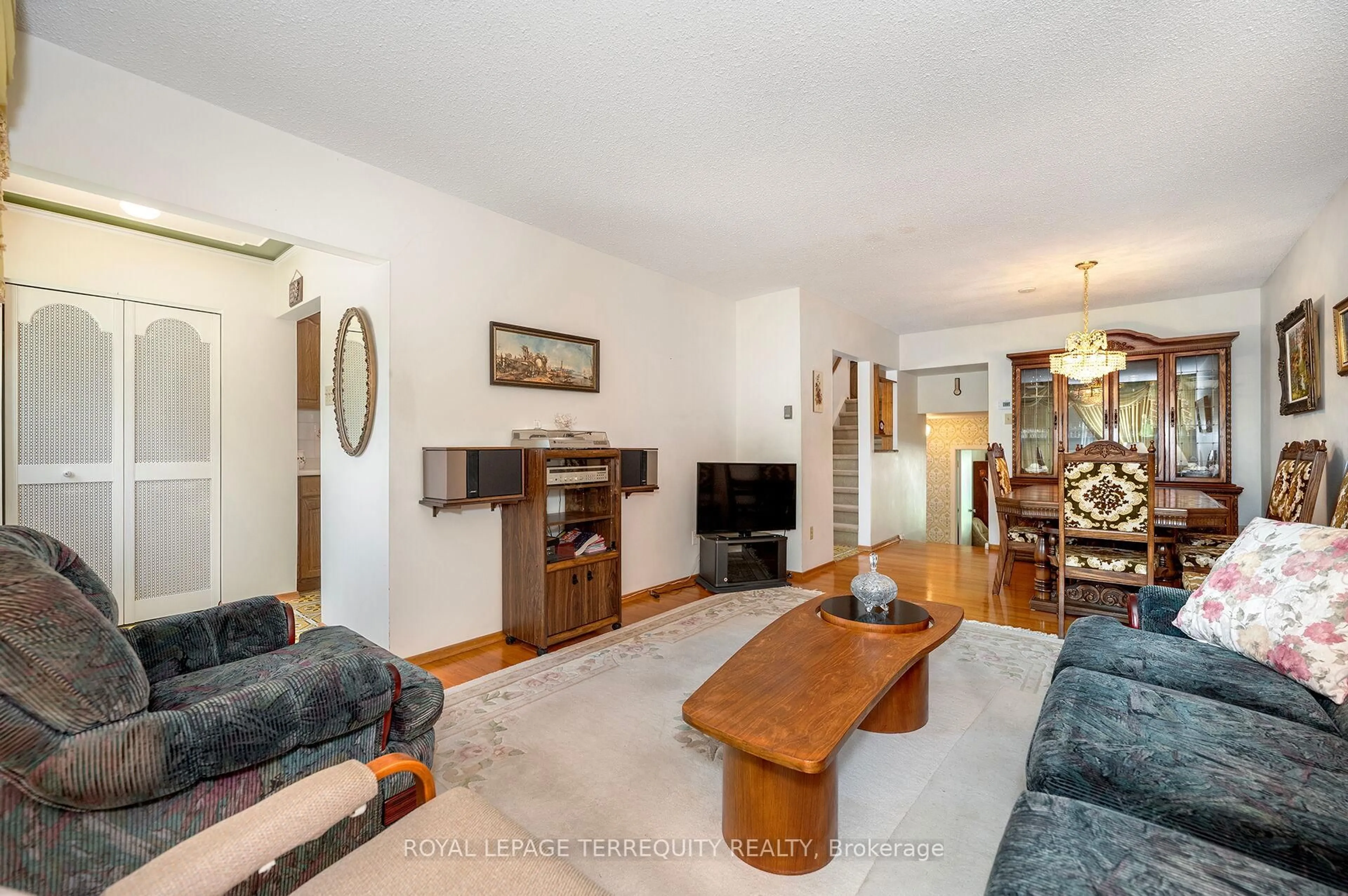 Living room with furniture, unknown for 115 Topcliff Ave, Toronto Ontario M3N 1L6