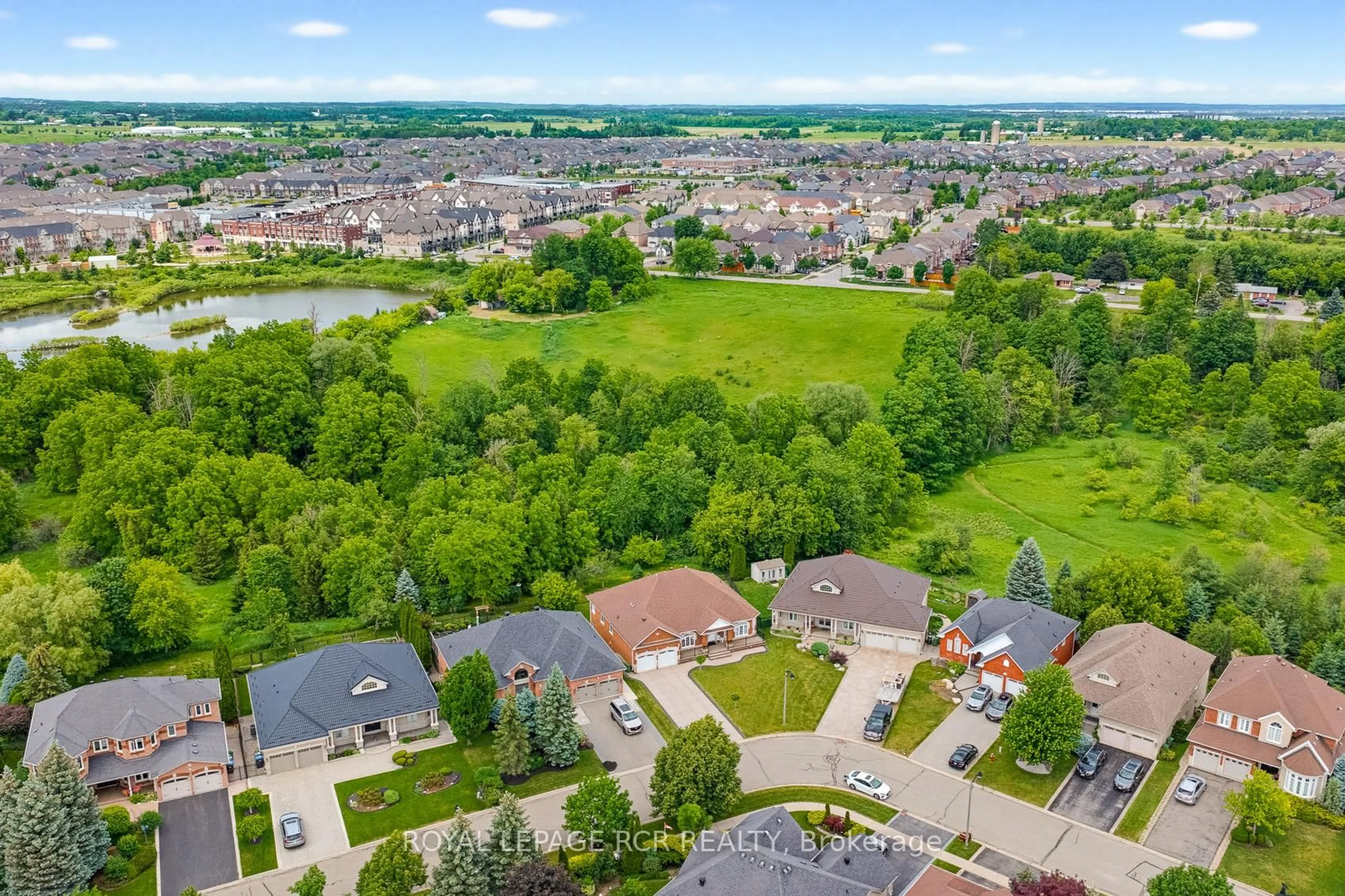 A pic from outside/outdoor area/front of a property/back of a property/a pic from drone, water/lake/river/ocean view for 31 Kirkwood Cres, Caledon Ontario L7C 1B9