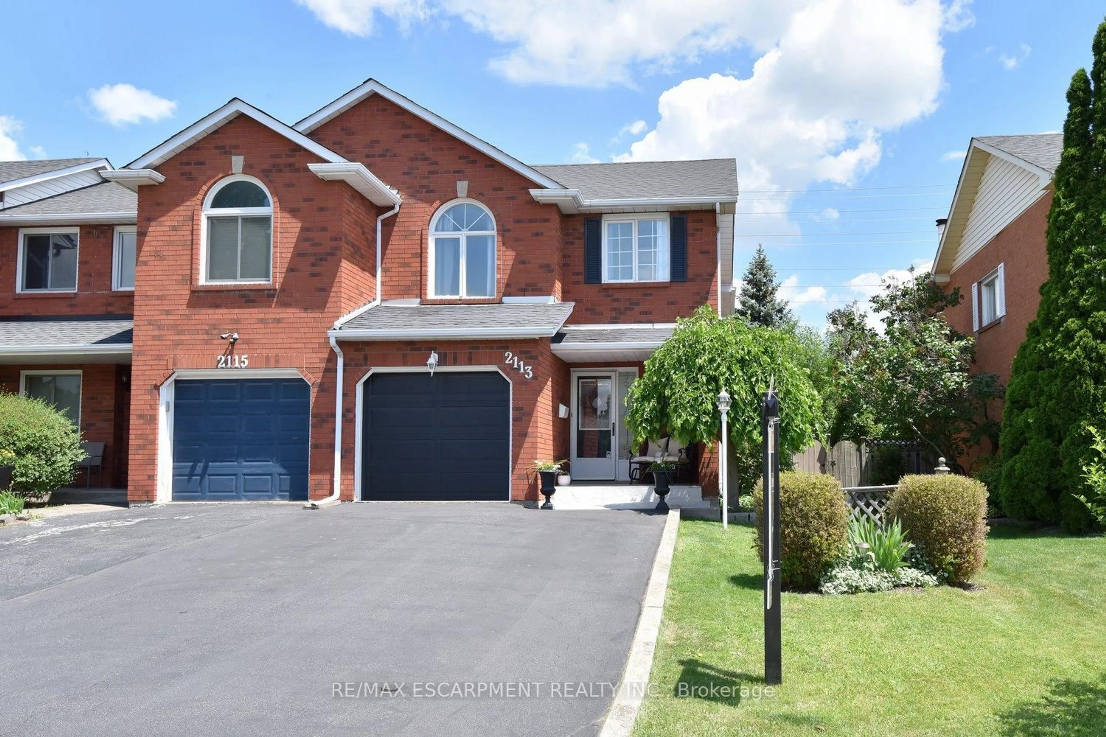 Home with brick exterior material, street for 2113 Chrisdon Rd, Burlington Ontario L7M 3S4