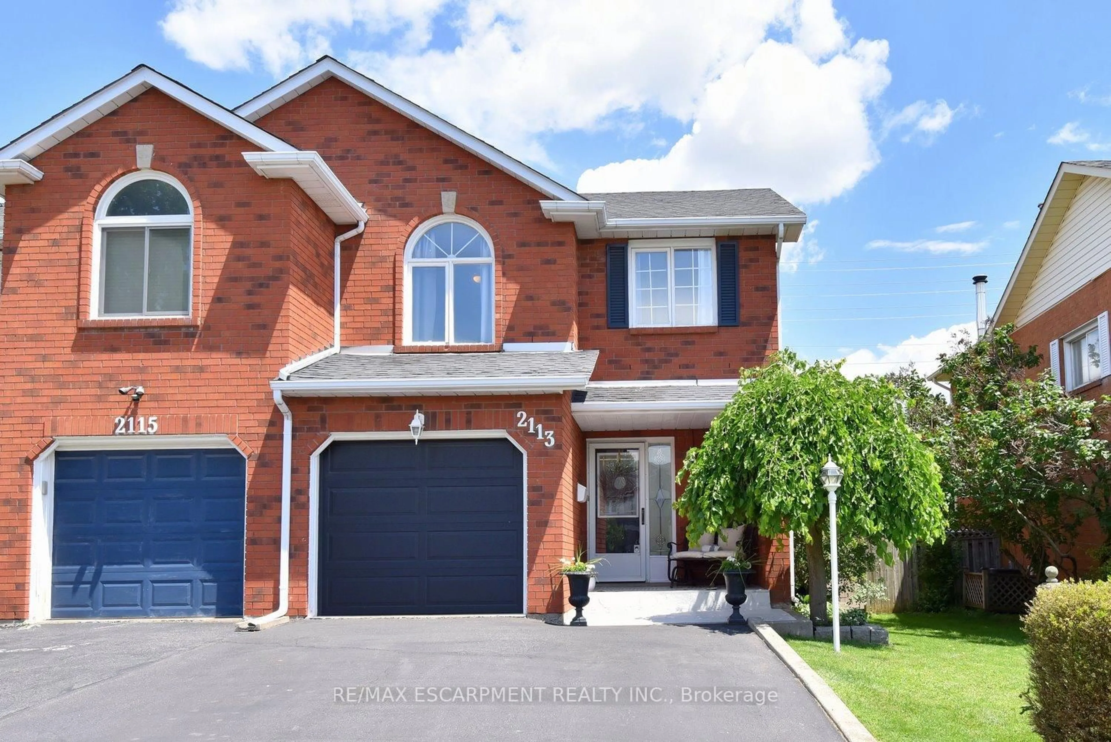 Home with brick exterior material, street for 2113 Chrisdon Rd, Burlington Ontario L7M 3S4